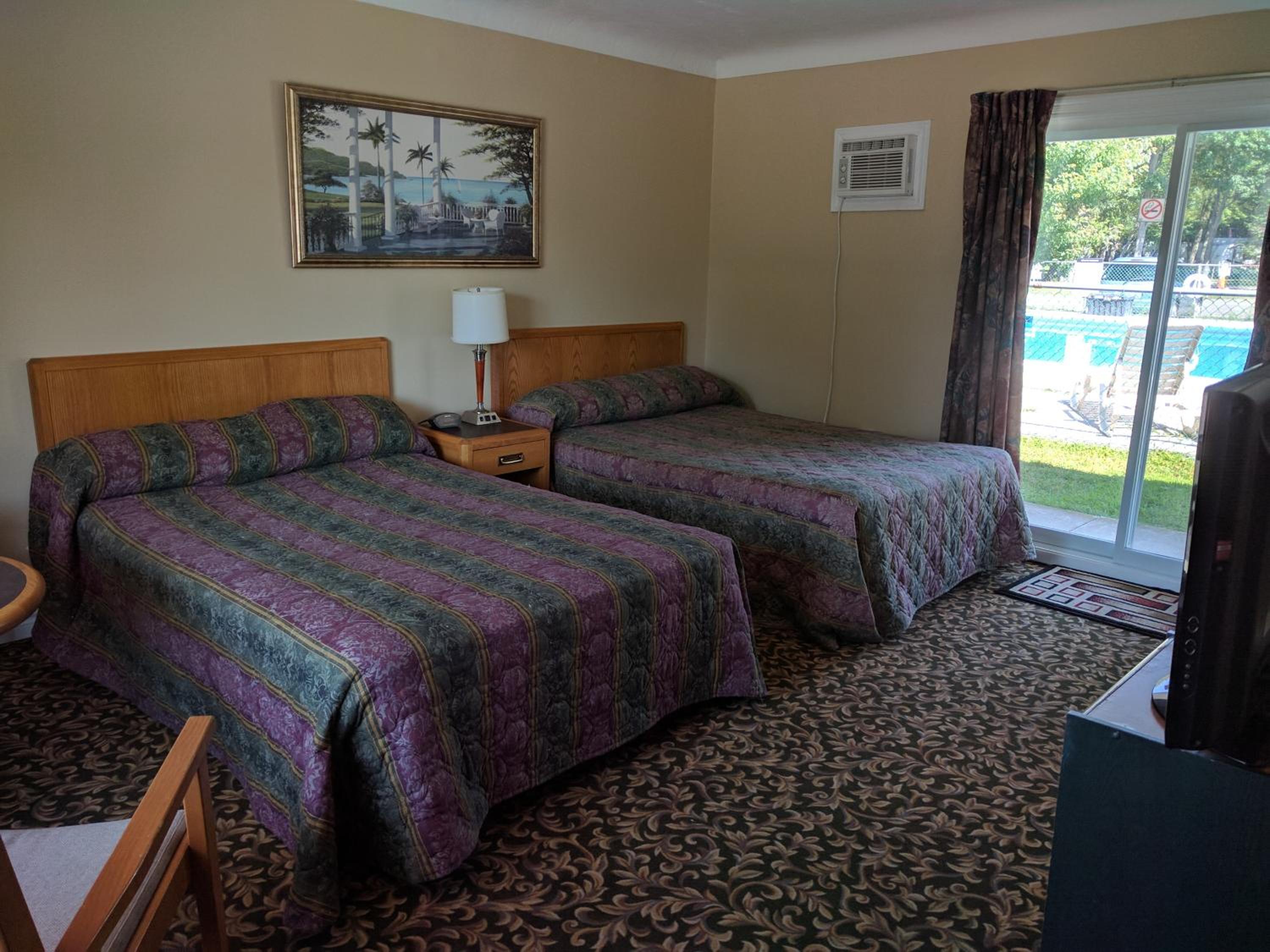 Double Room with Two Double Beds photo 2