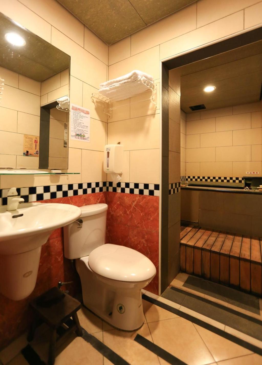 Large Double or Twin Room photo 3