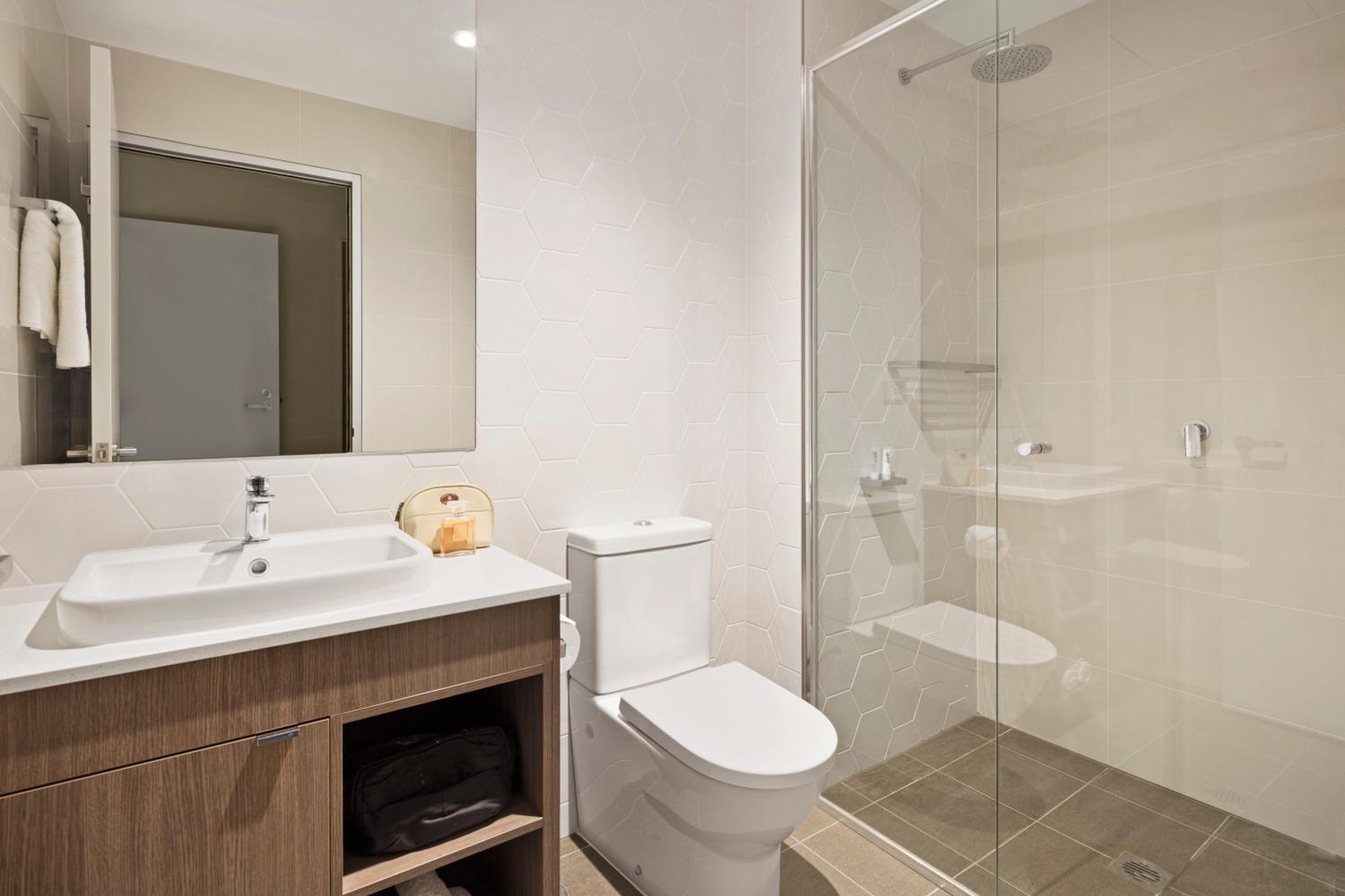 Studio Apartment thumbnail 5