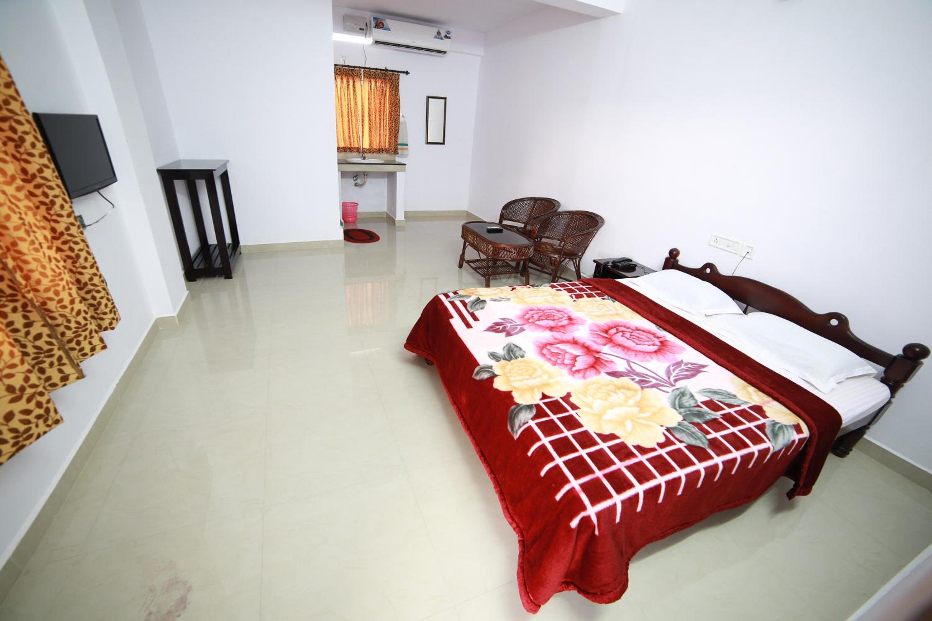 Deluxe Double Room (2 Adults + 1 Child)