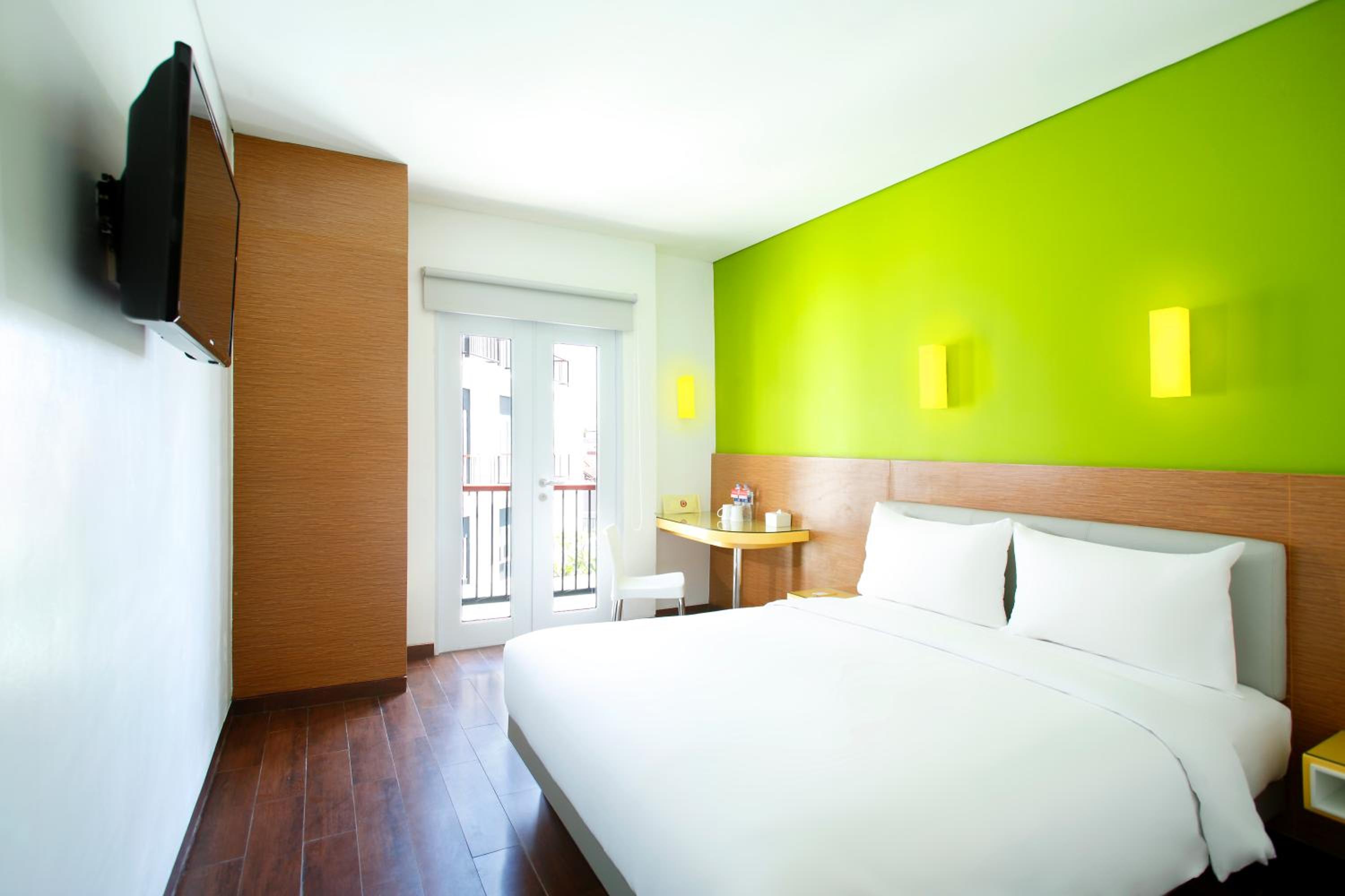 Smart Queen Room - Photo 1