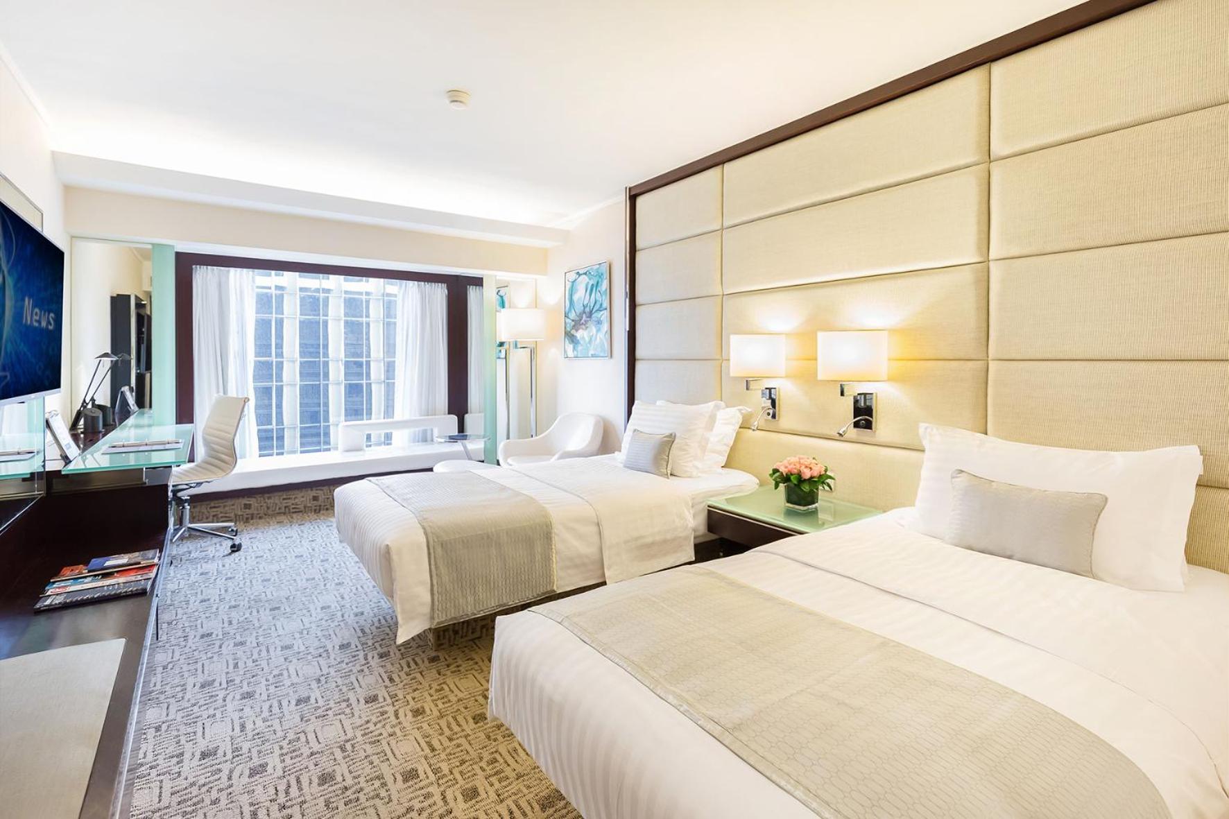 Club Deluxe Room thumbnail 5