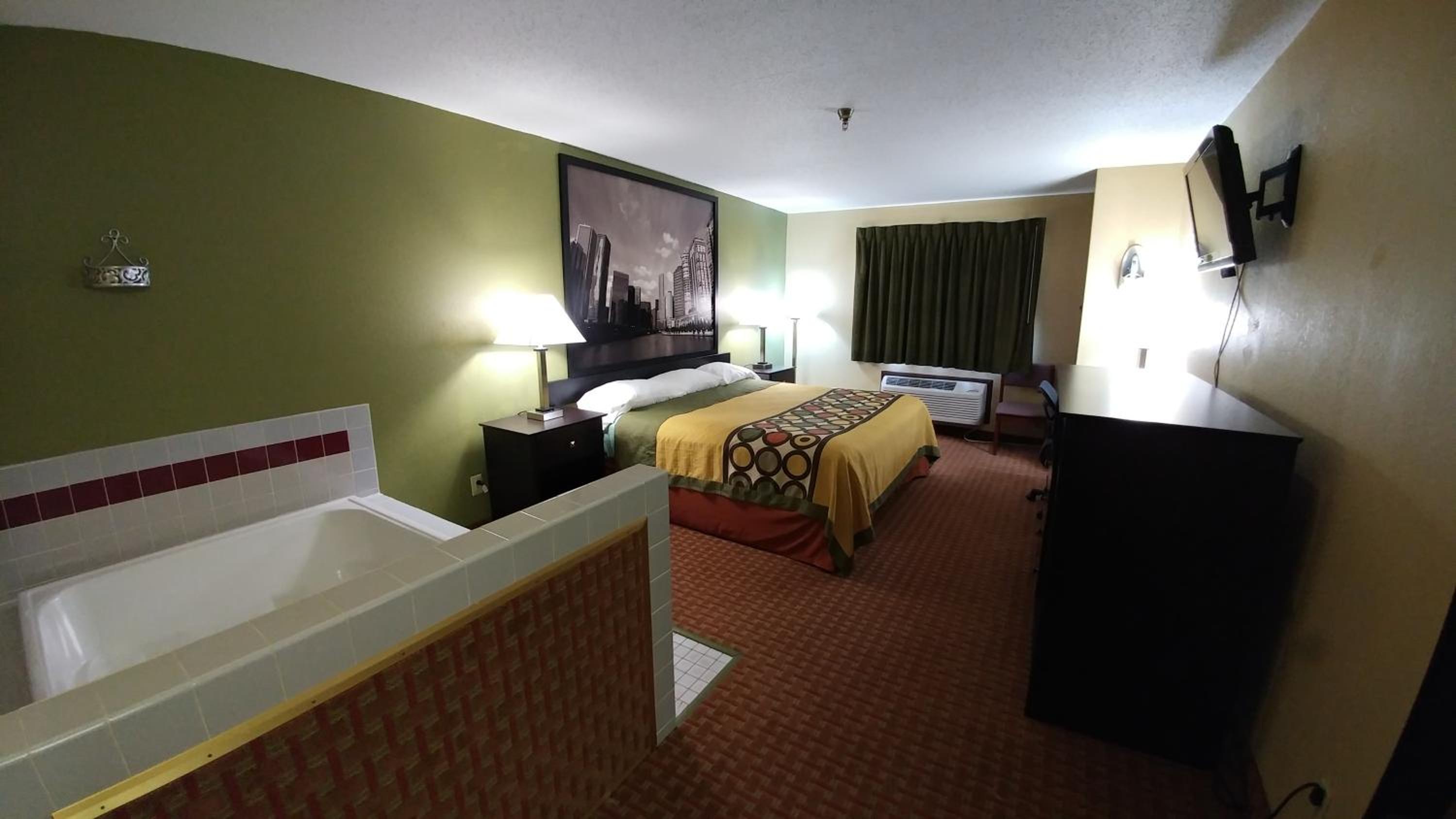 Deluxe King Suite - Photo 3