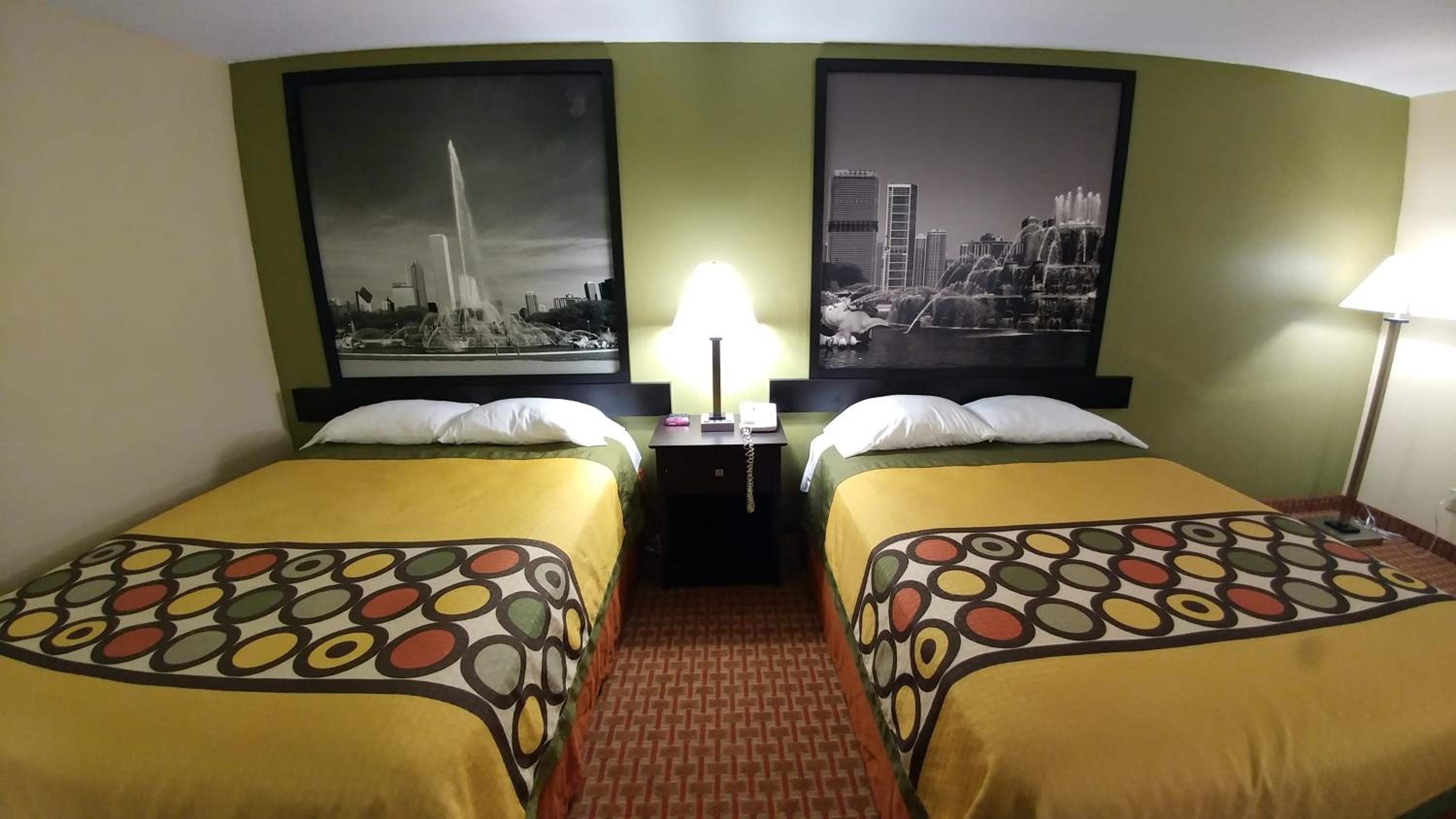 Queen Room with Two Queen Beds - Non-Smoking - Photo 3