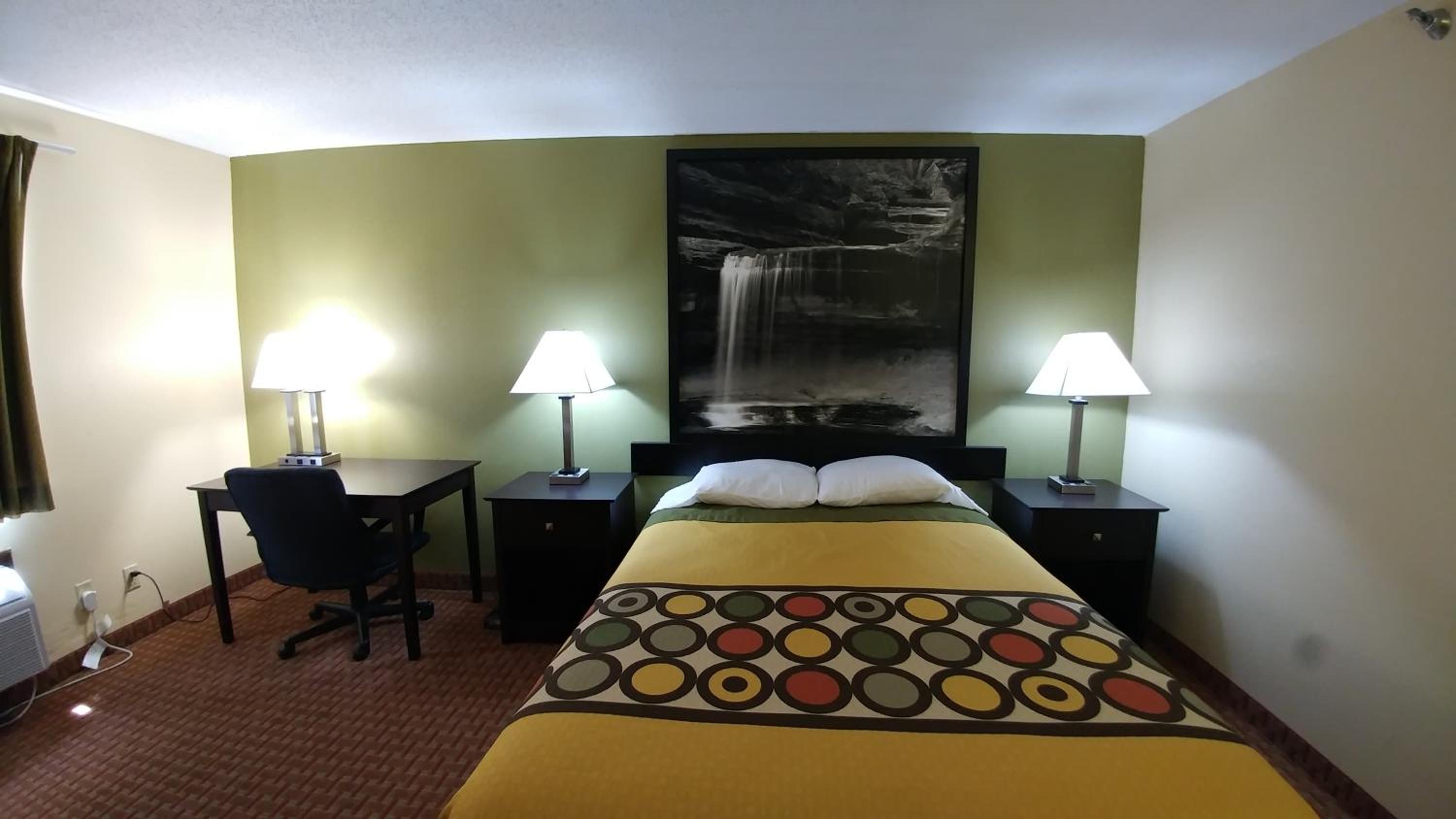 Queen Room - Non-Smoking - Photo 3
