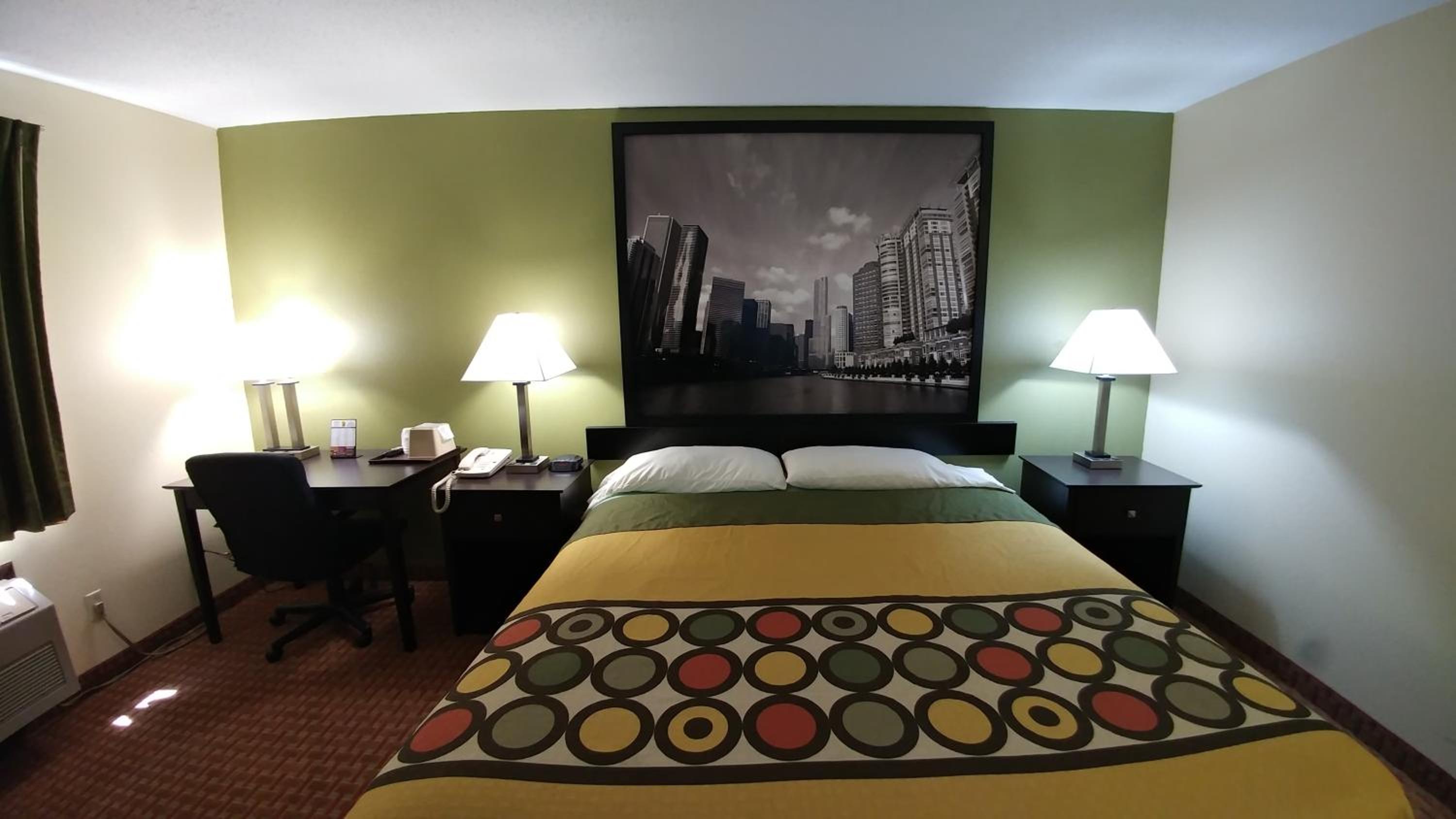 Queen Room - Non-Smoking - Photo 1