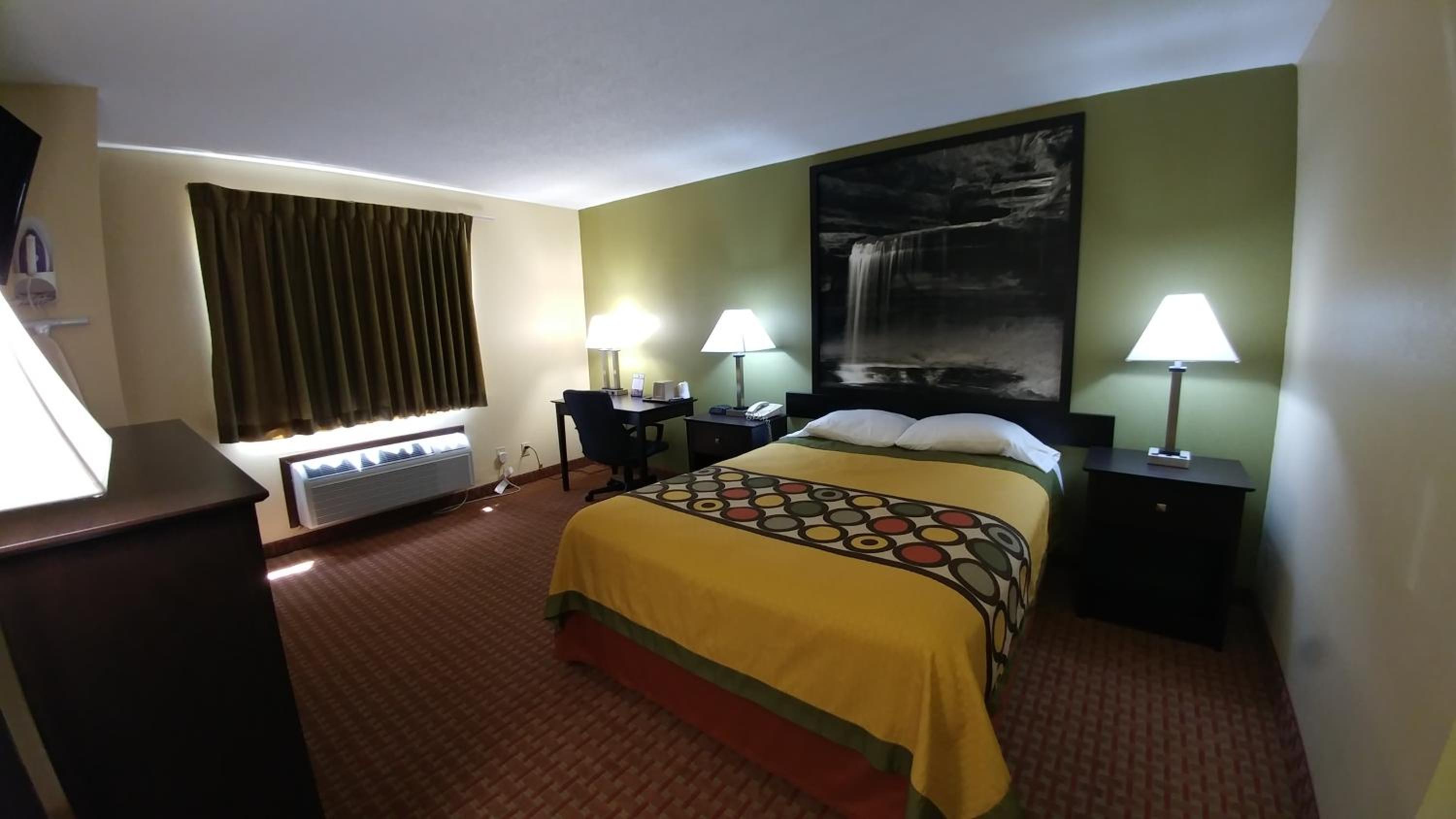 Queen Room - Non-Smoking - Photo 2
