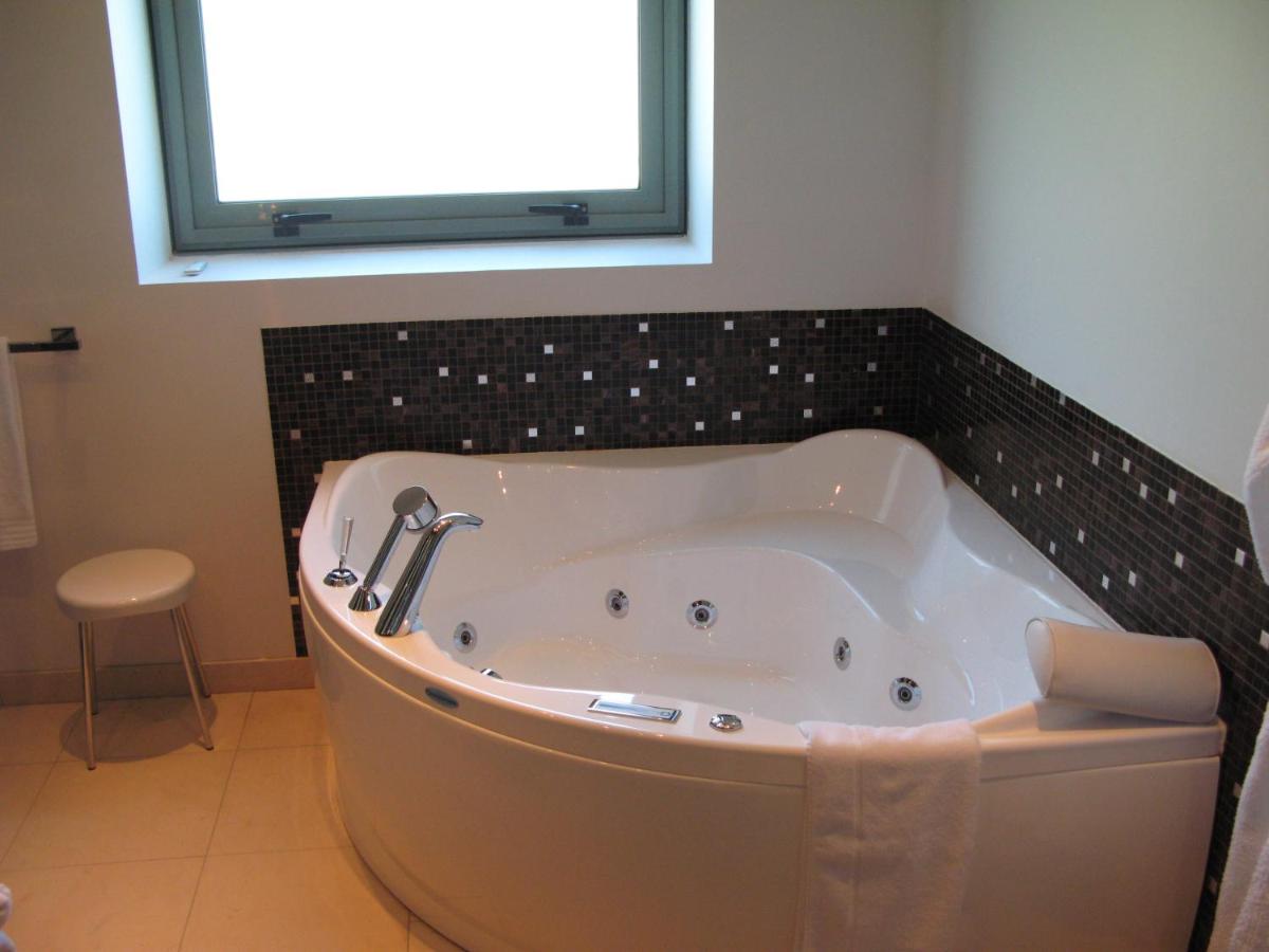 Deluxe Double Room with Spa Bath  photo 2