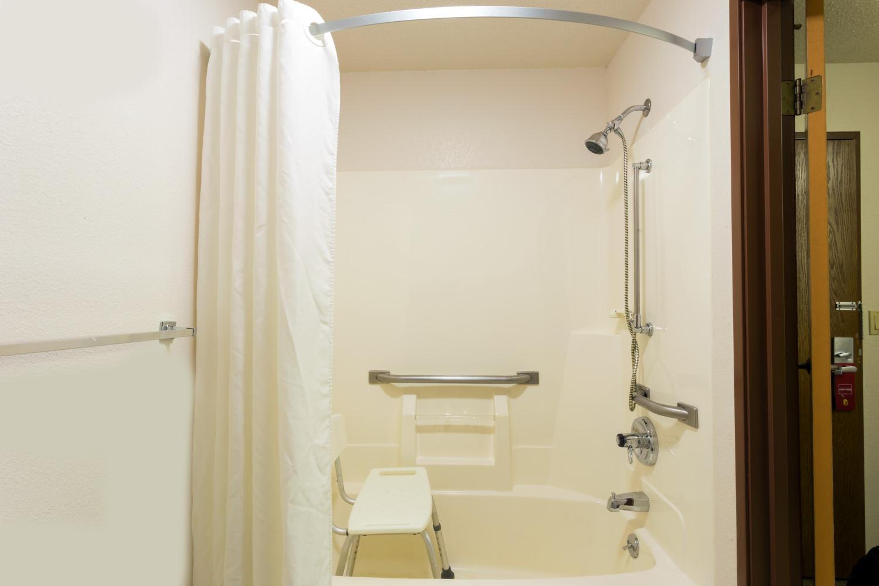 Queen Room with Two Queen Beds - Disability Access/Non-Smoking - Photo 3