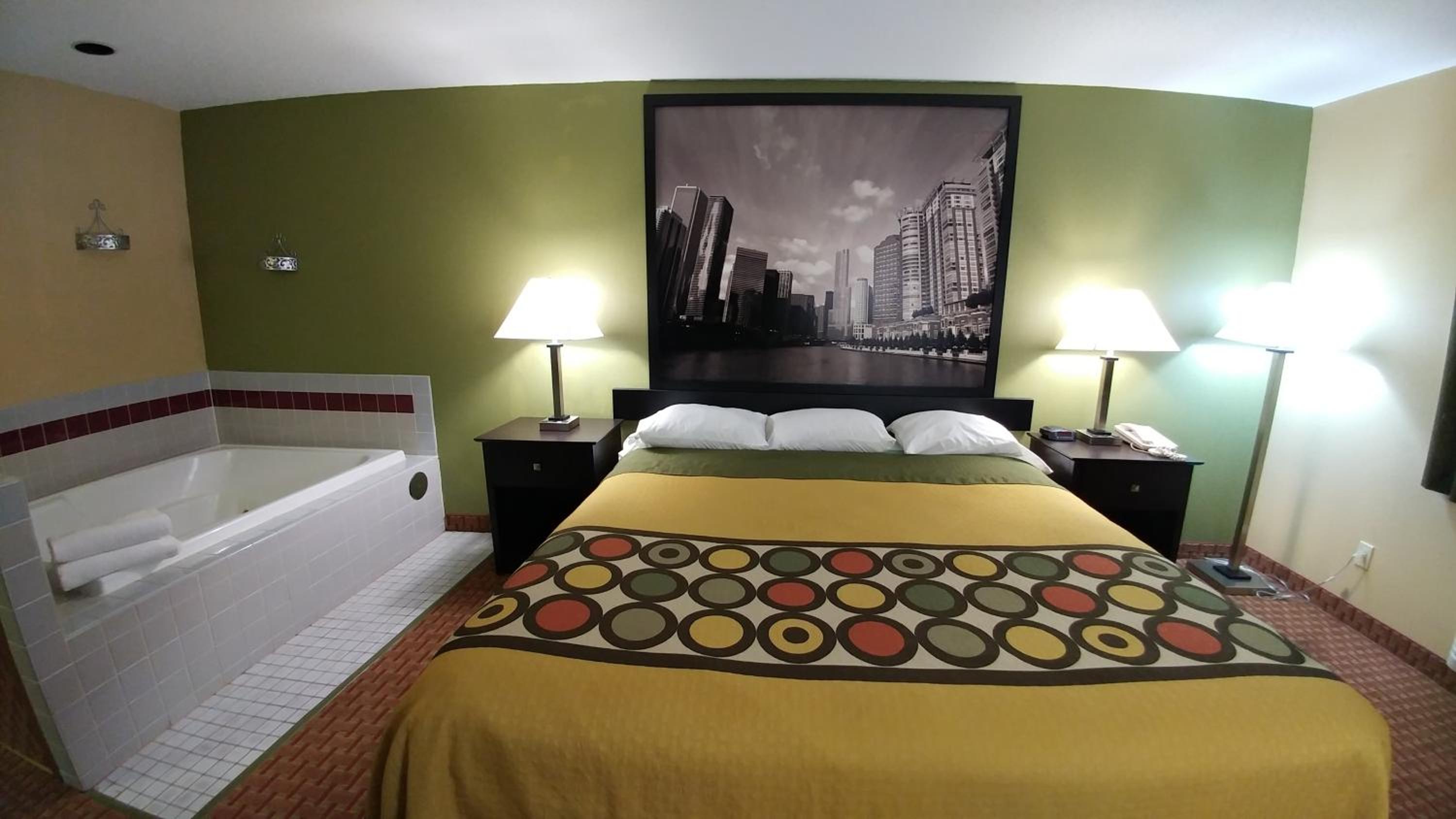 Deluxe King Suite - Photo 2
