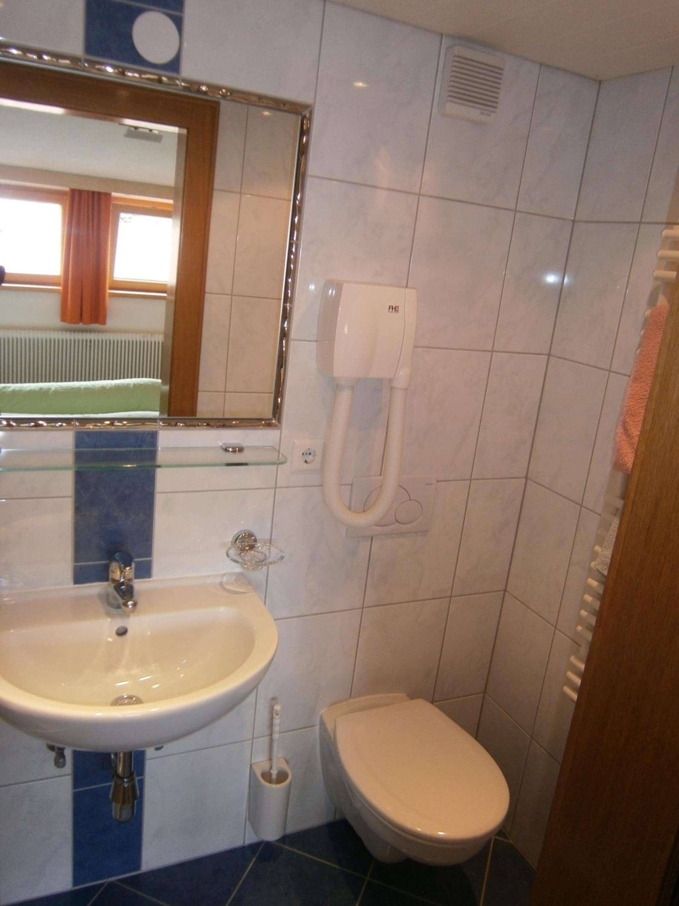 Basic Double Room photo 2