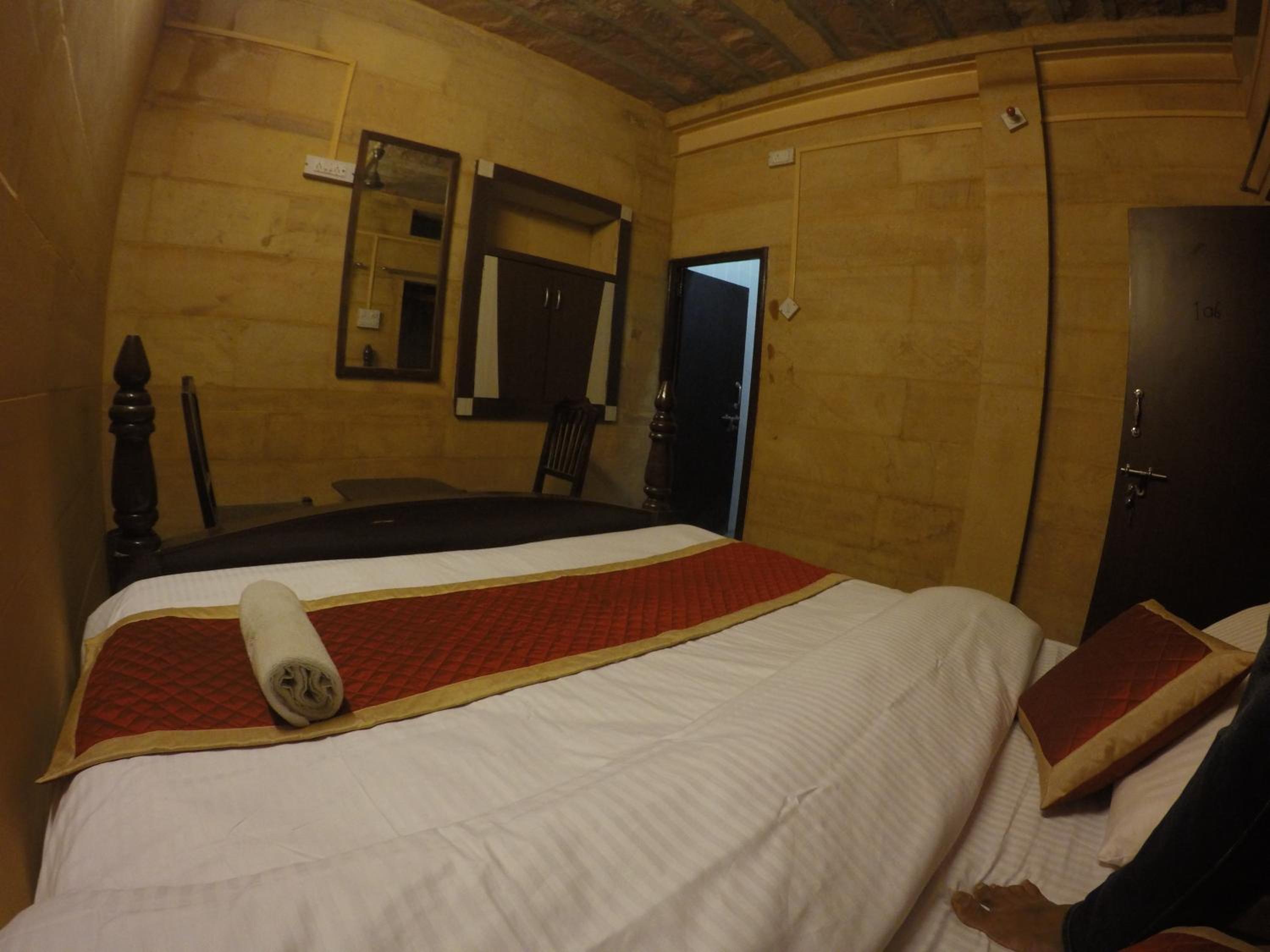 Deluxe Room - Photo 12