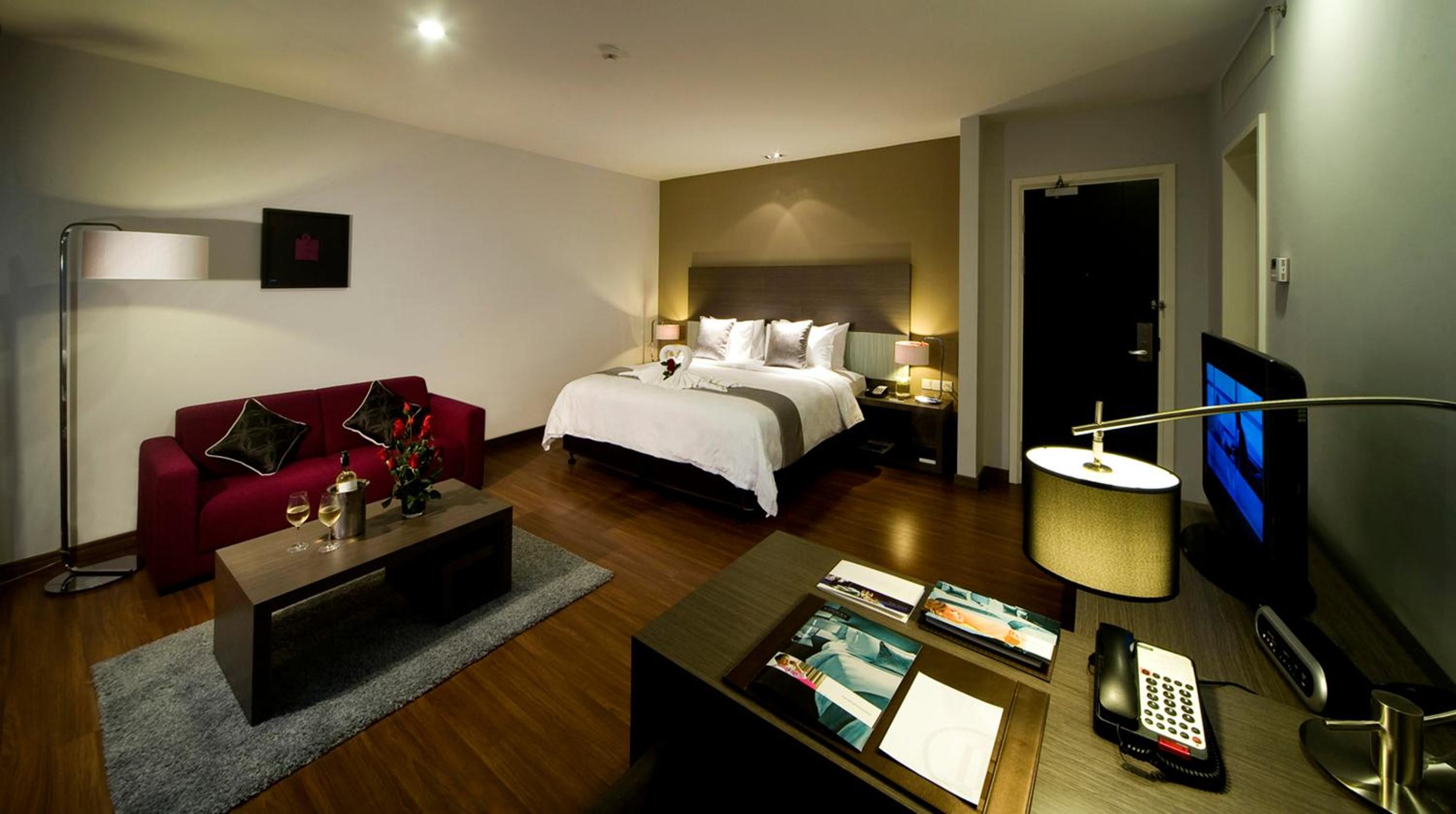 Premium Deluxe King Room with River View - Photo 5