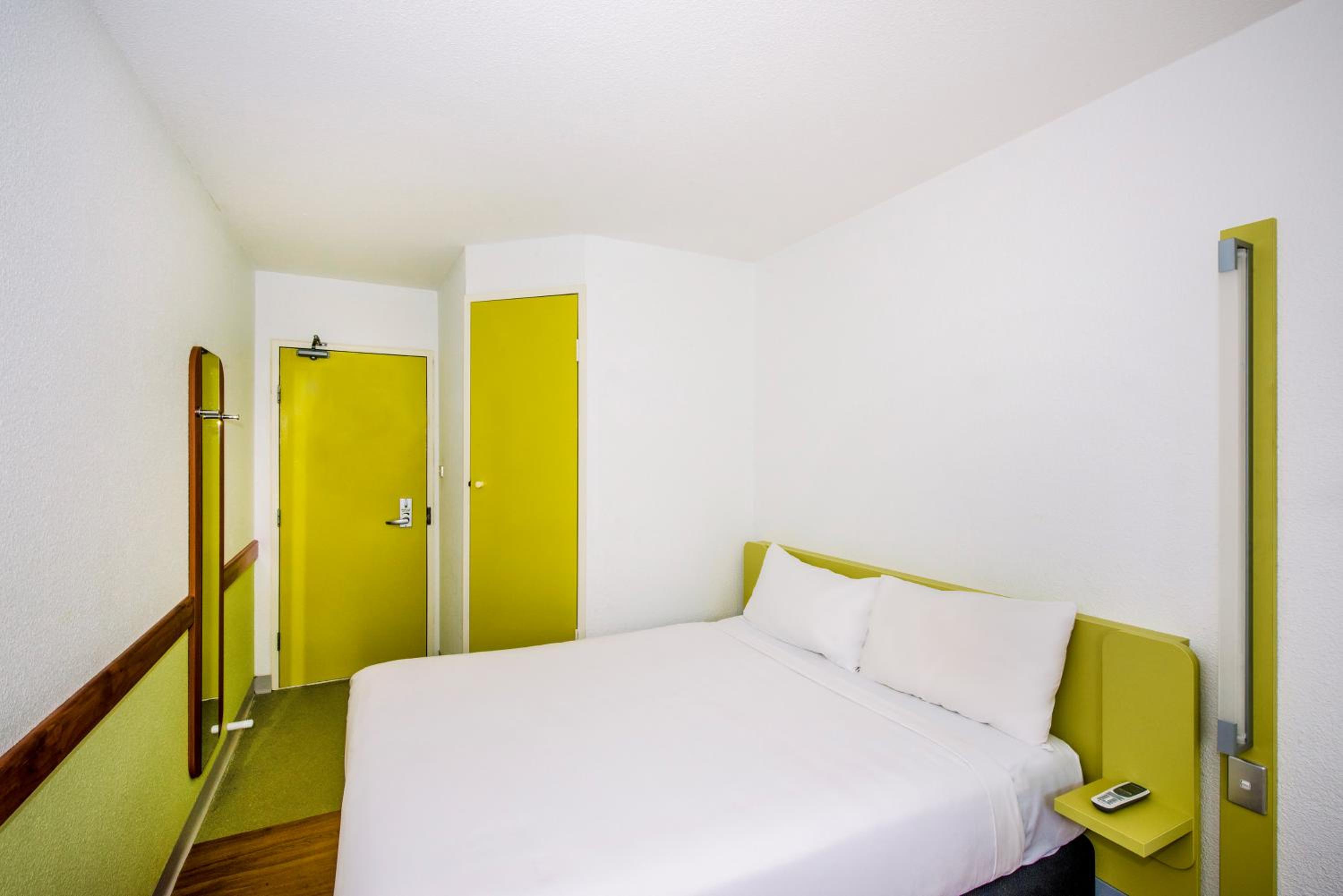 Standard Queen Room photo 2