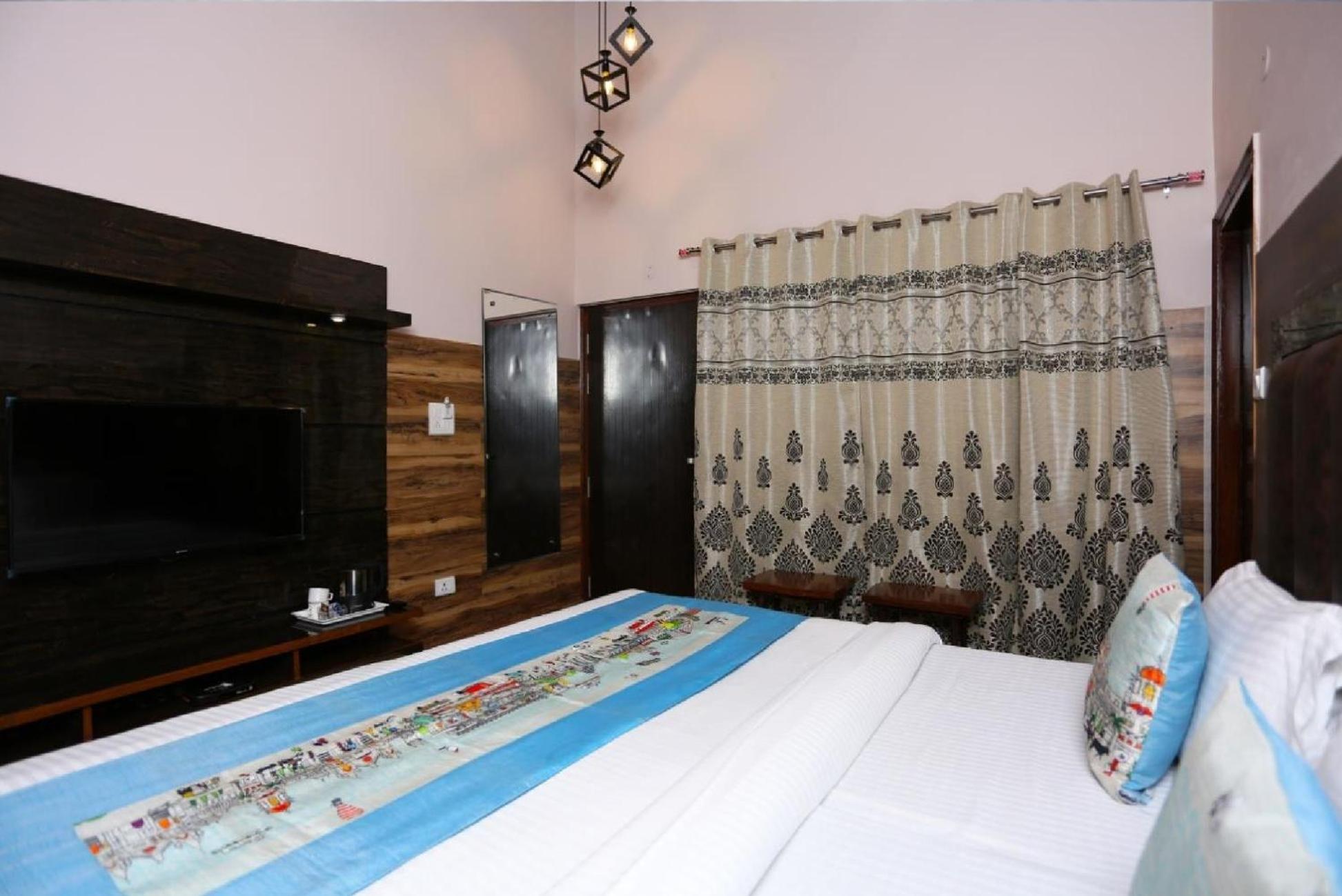 Deluxe Room - Photo 7
