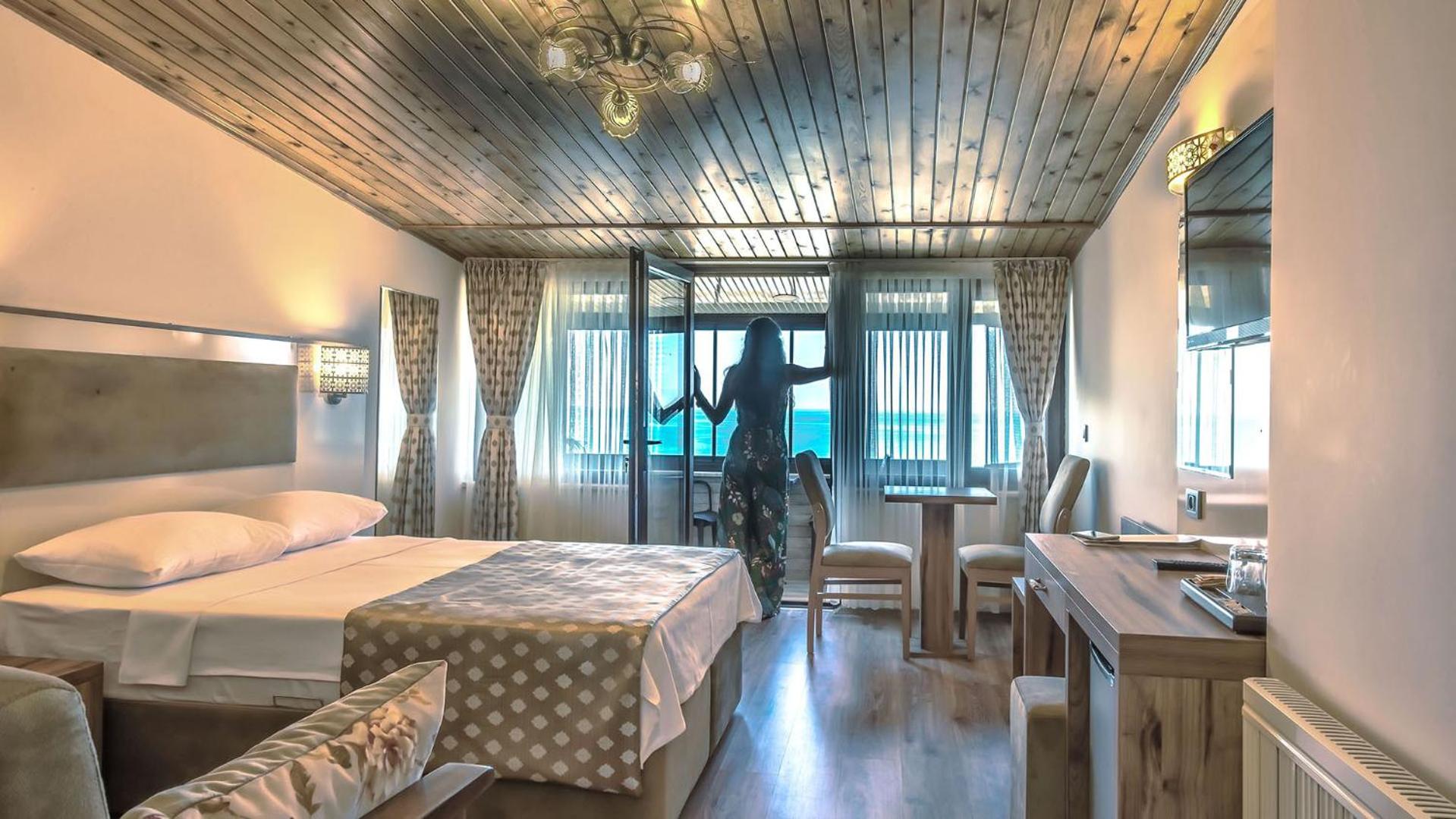 King Room with Balcony photo 2
