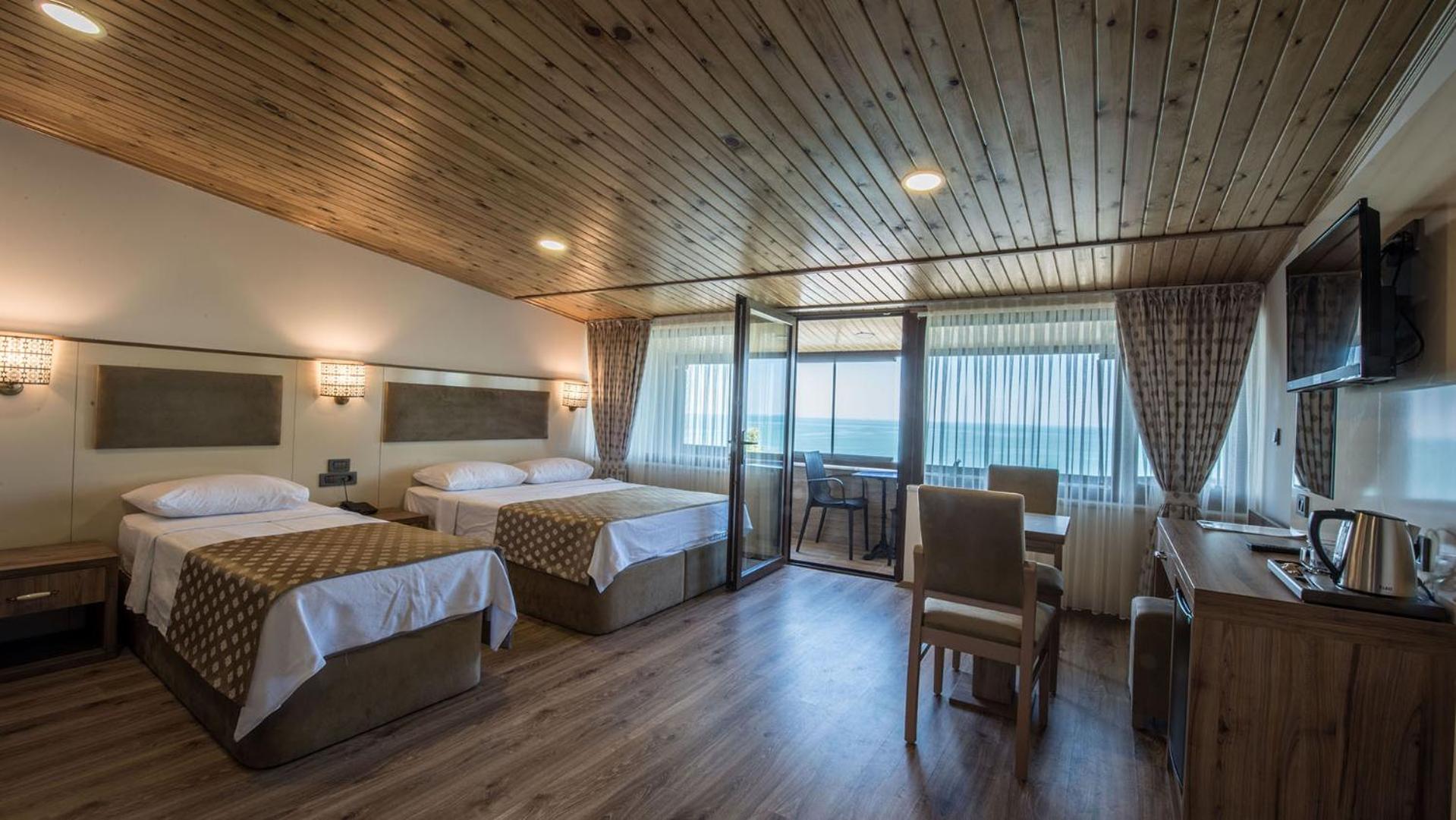 King Room with Balcony photo 1