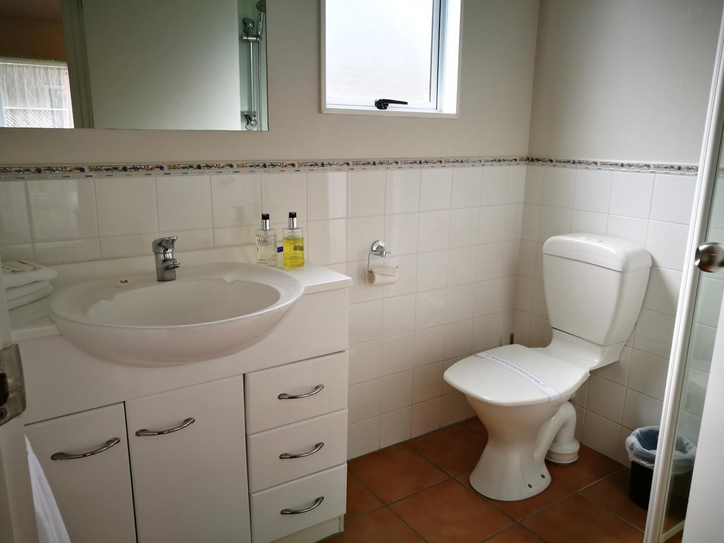 One-Bedroom Apartment - Photo 4