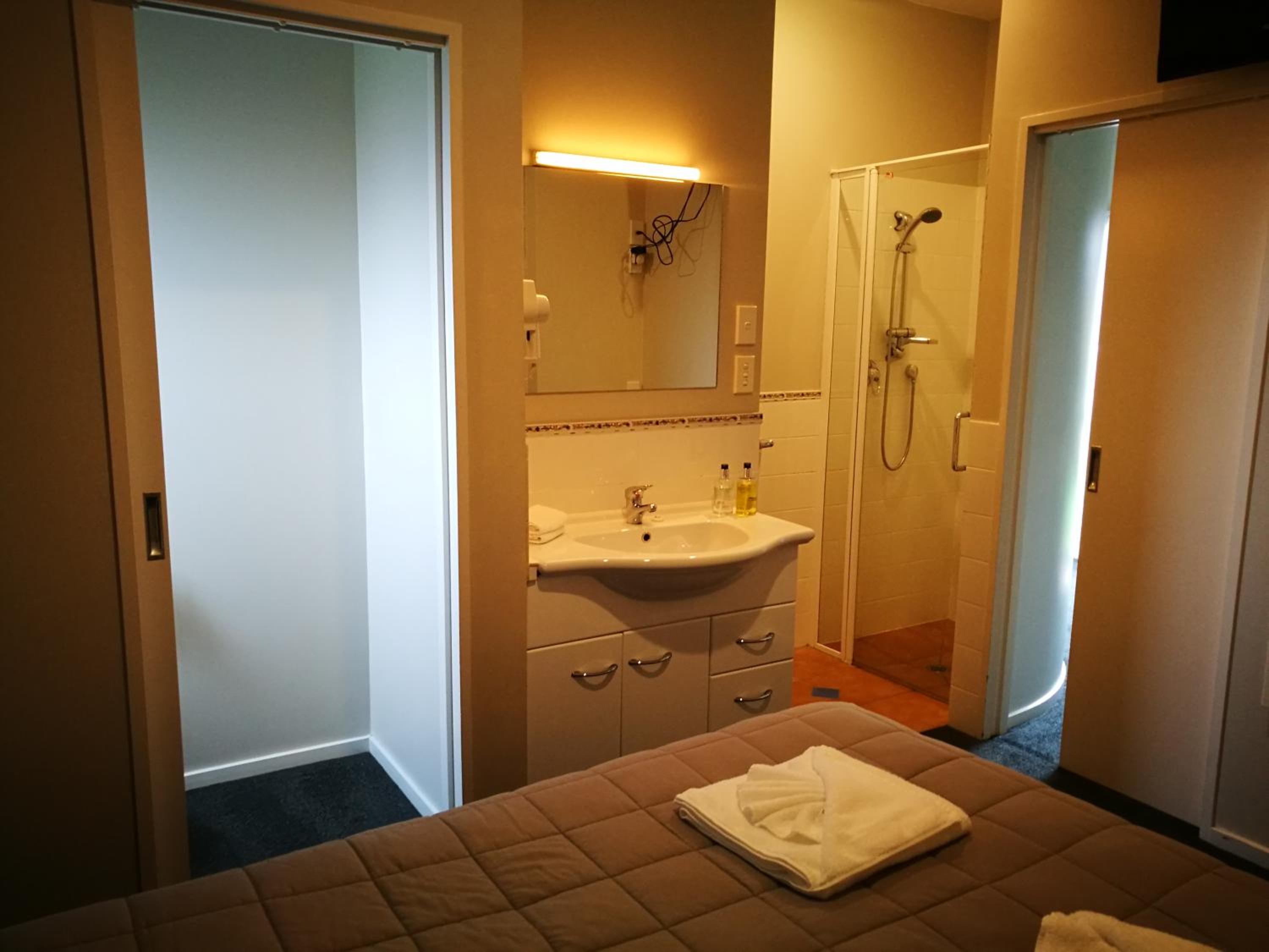 Two-Bedroom Apartment with Two Bathrooms - Photo 6