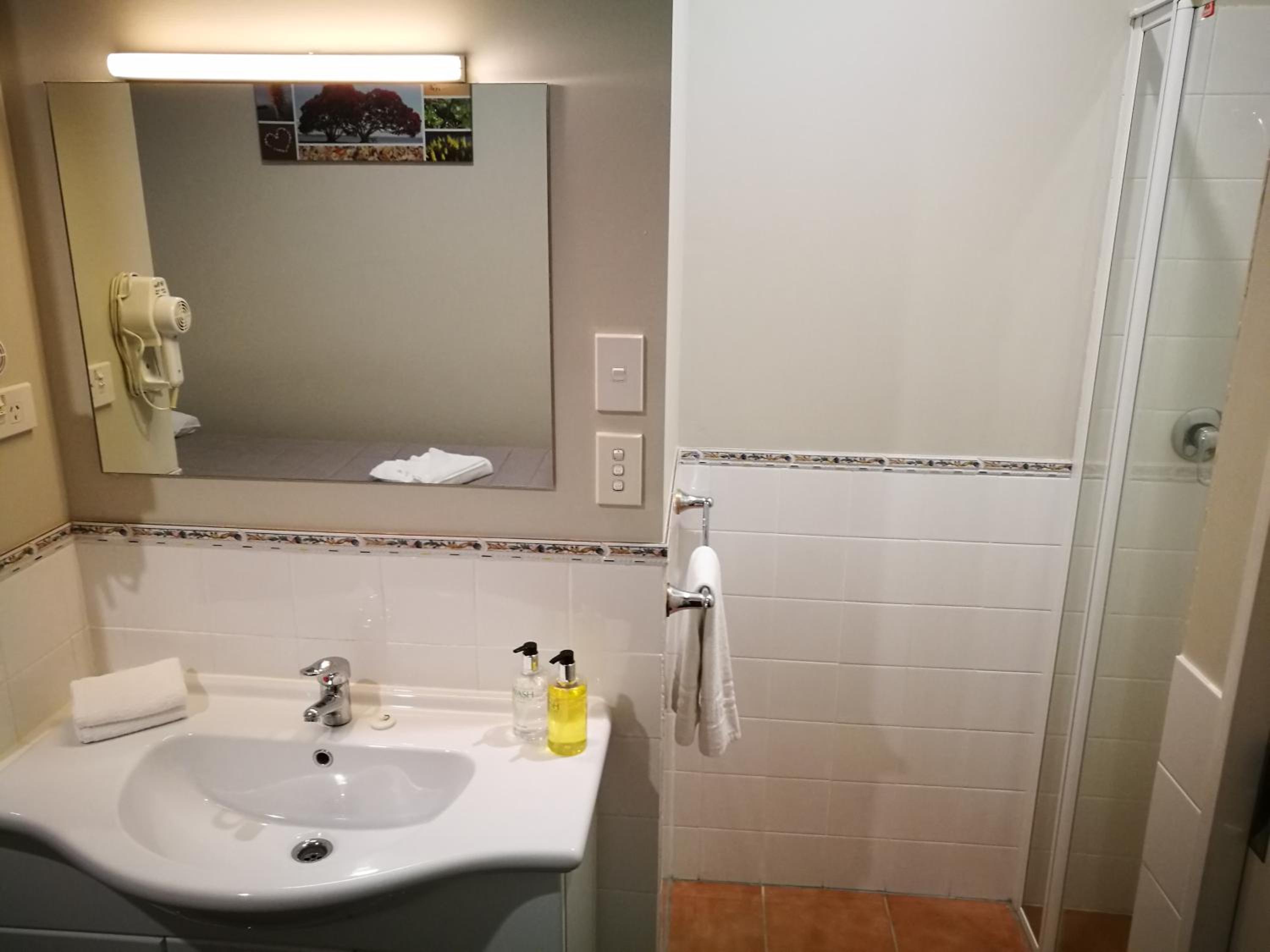 Two-Bedroom Apartment with Two Bathrooms - Photo 7