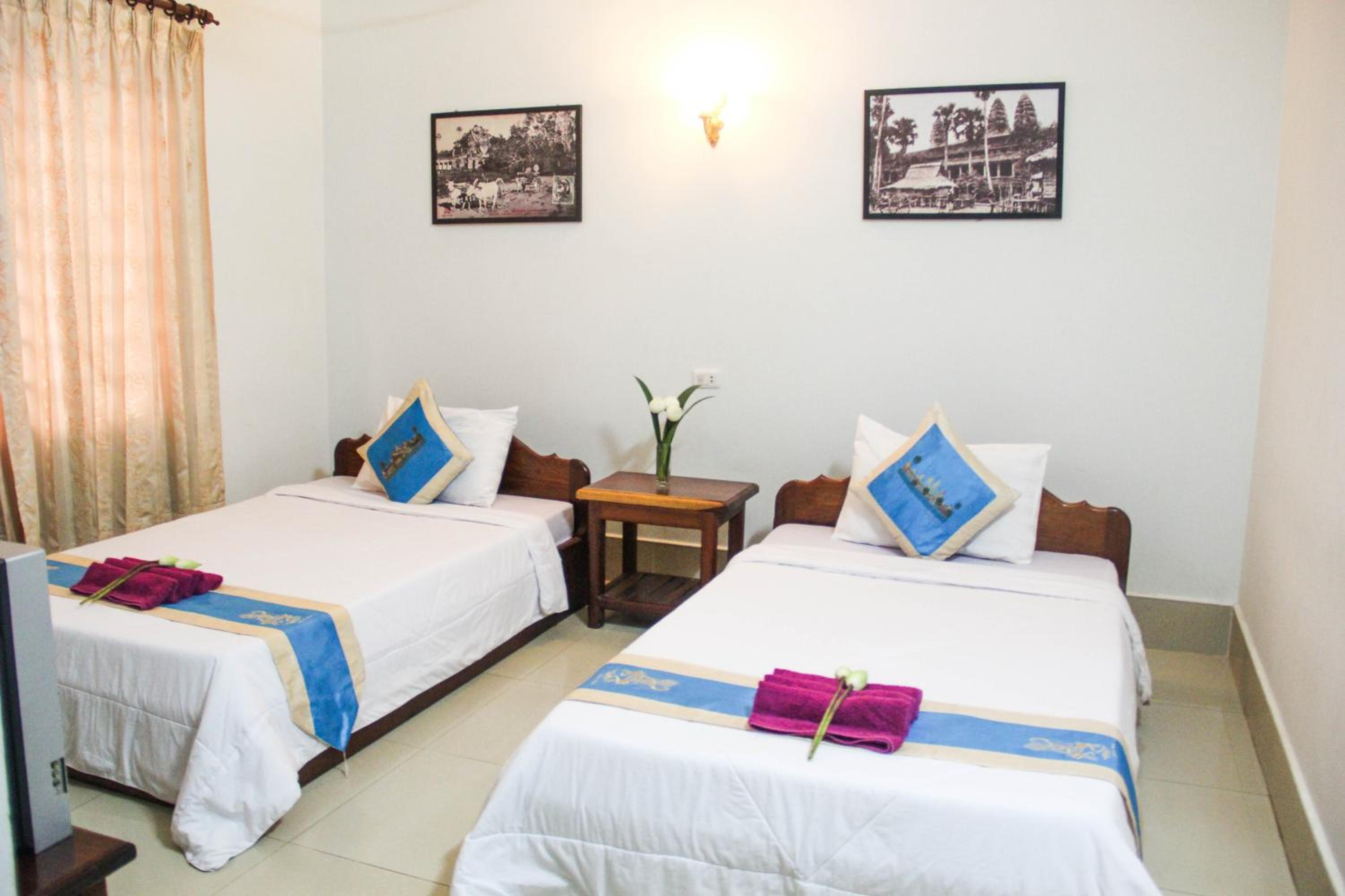 Twin Room with Air Conditioning - Photo 2