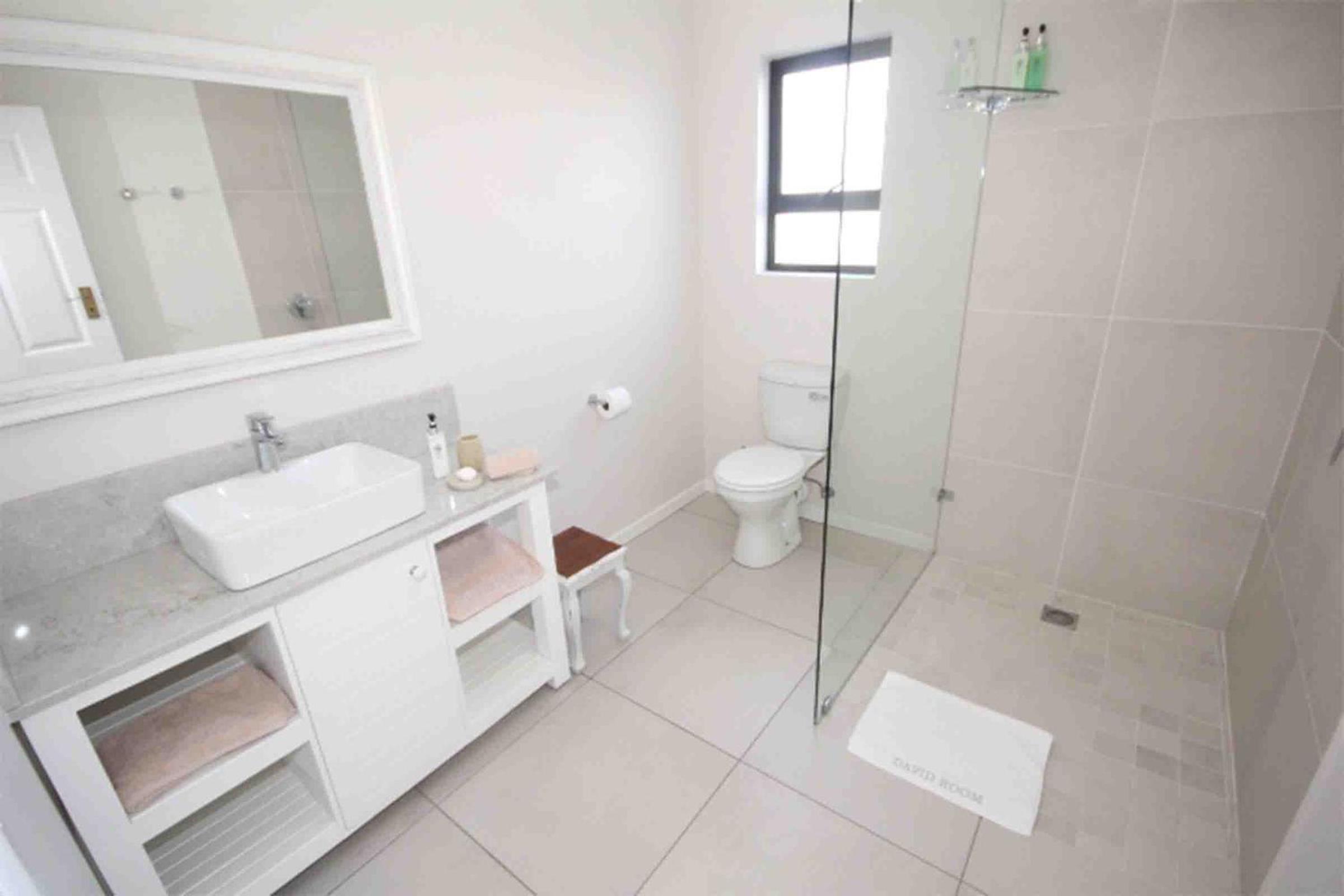 Deluxe Double or Twin Room with Sea View photo 3