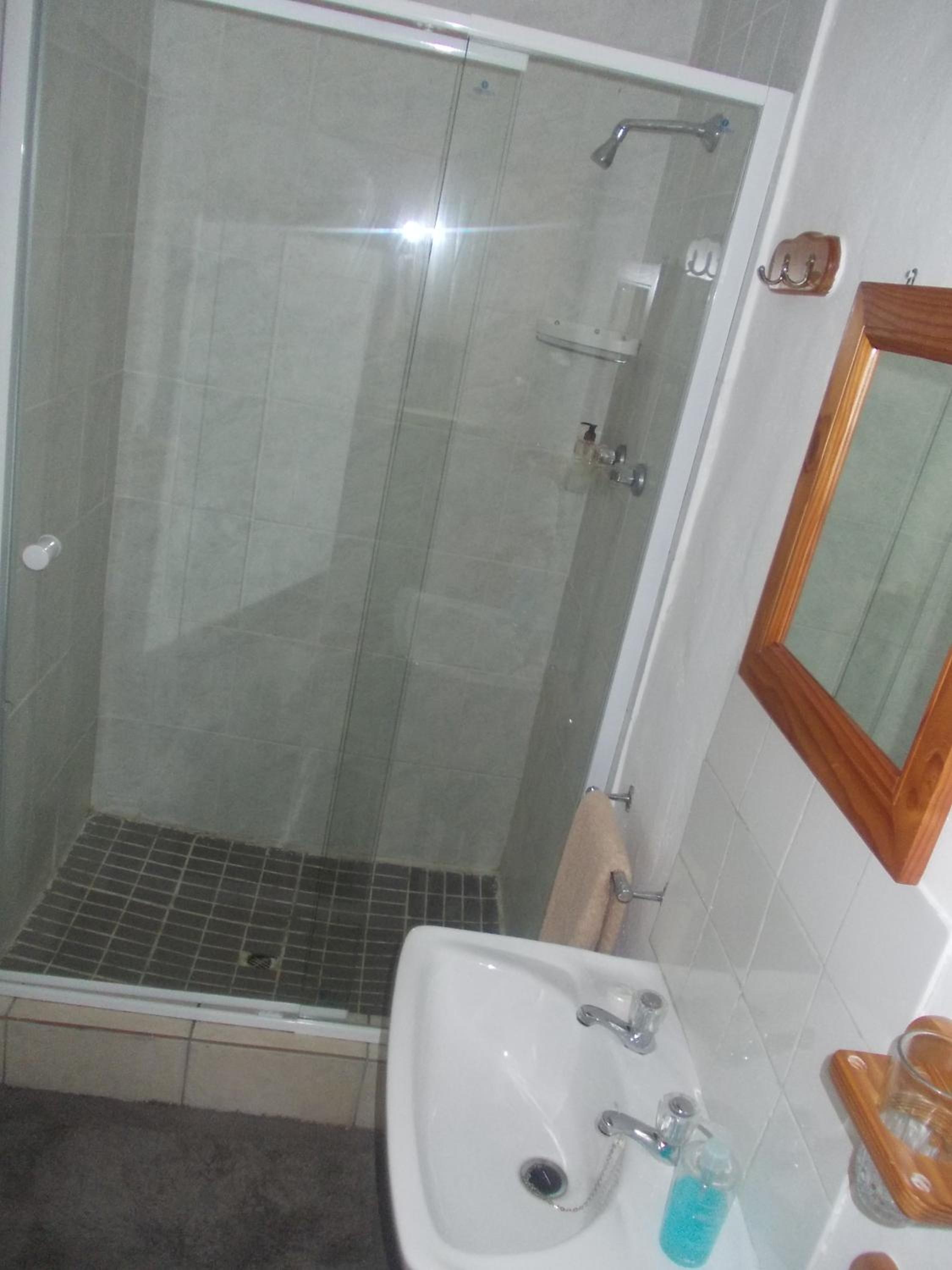Basic Double Room photo 2