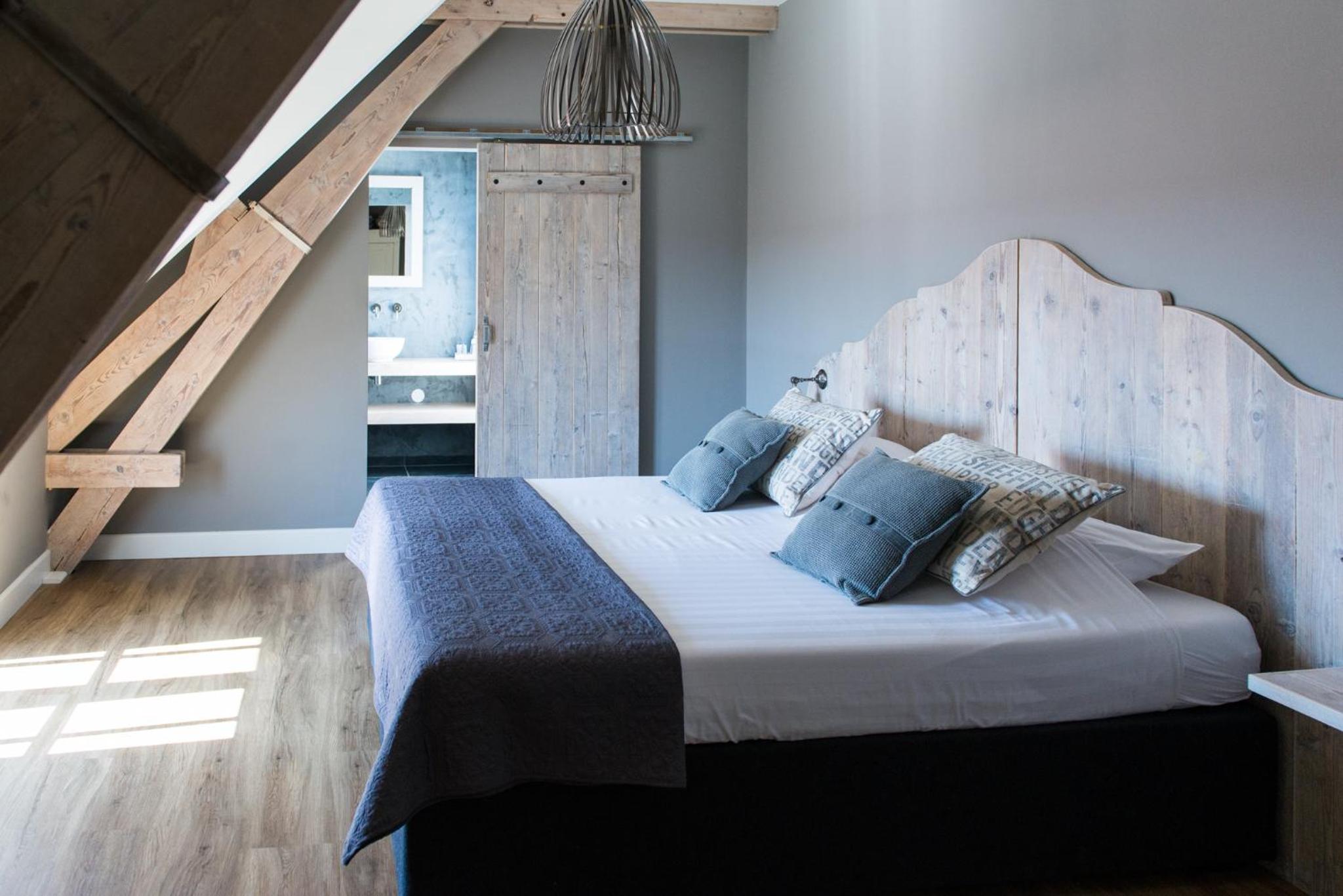 Four-Bedroom House photo 2