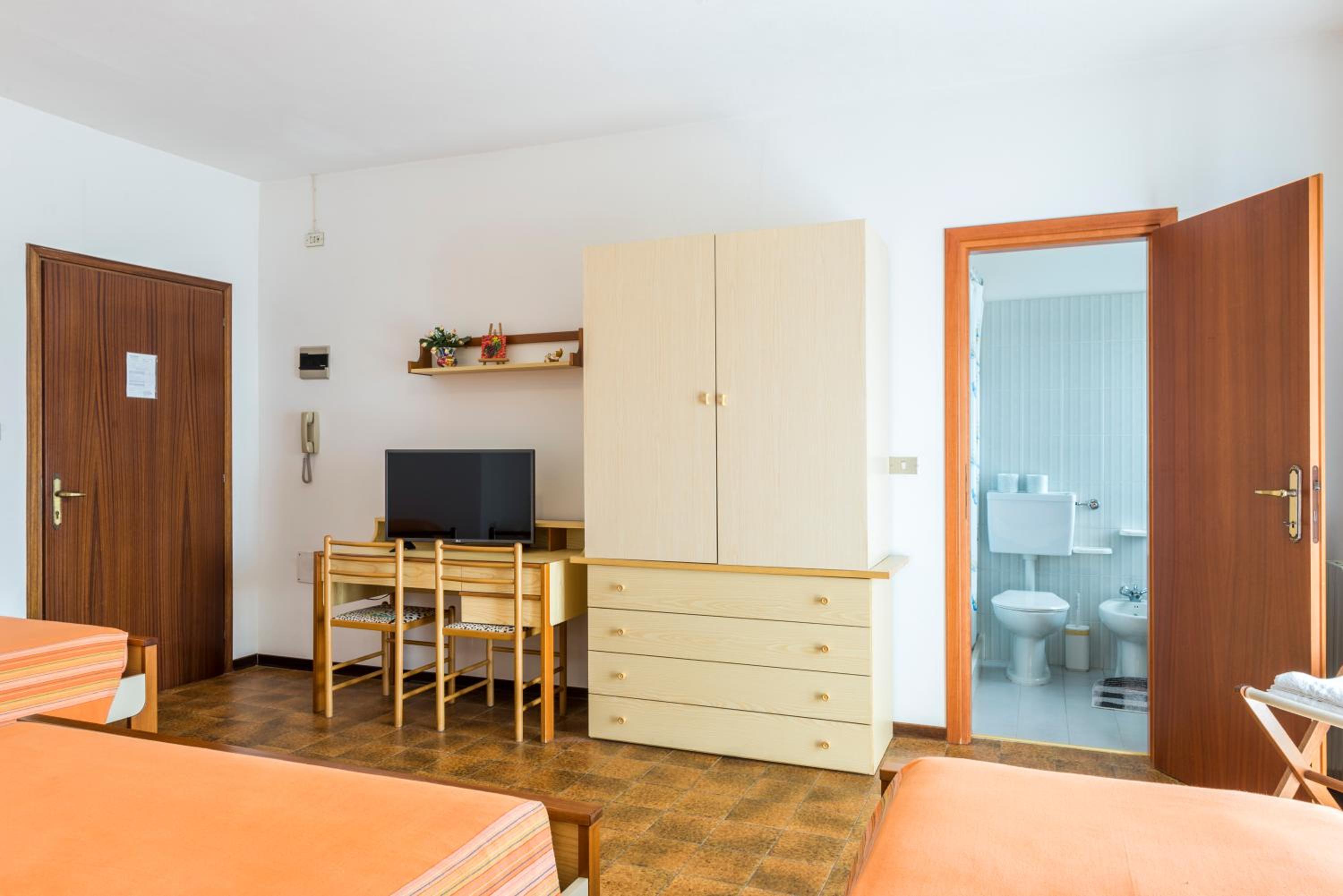 Quadruple Room - Photo 4