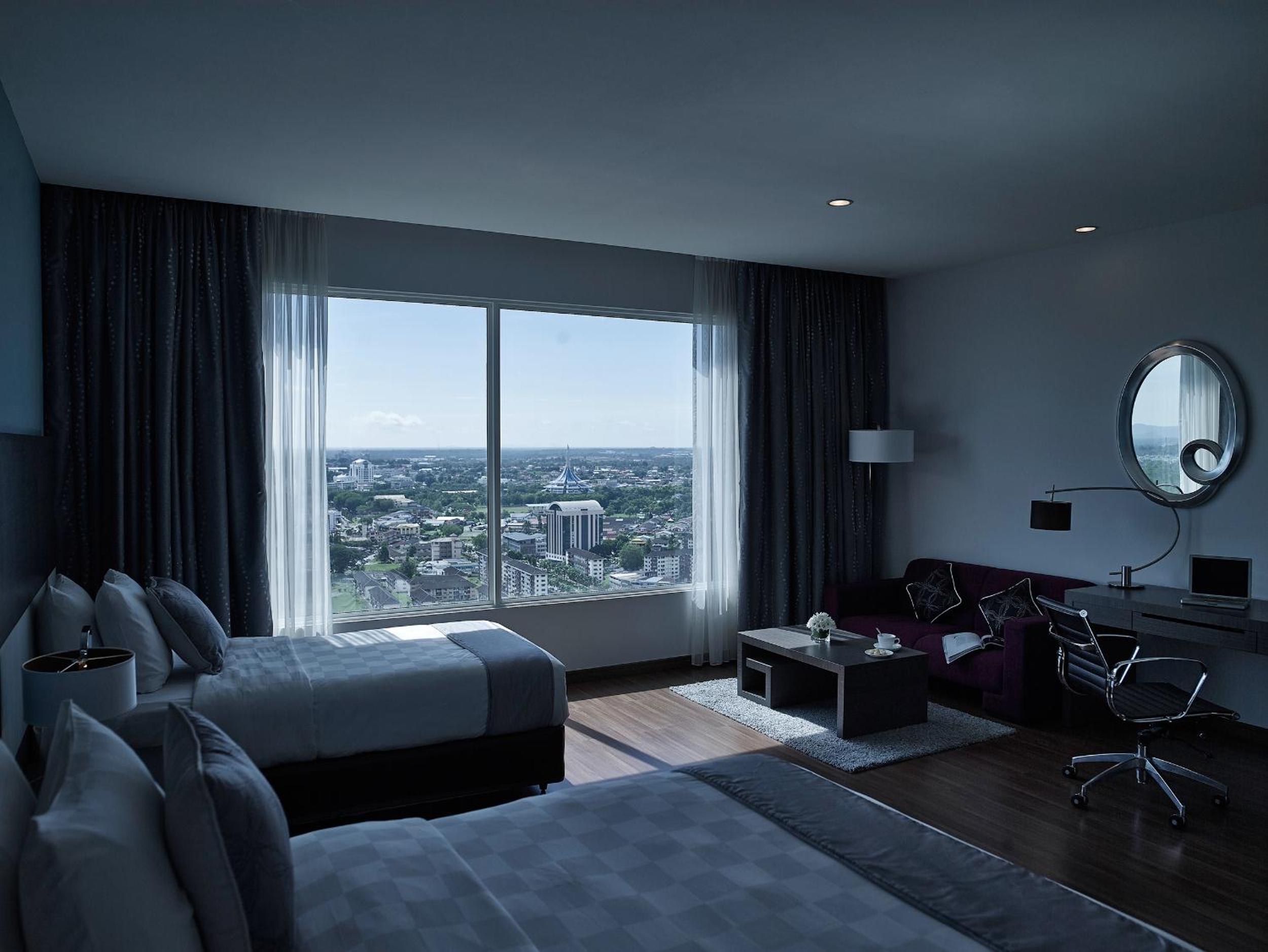 Family Room with One King Bed and One Single Bed - Photo 3