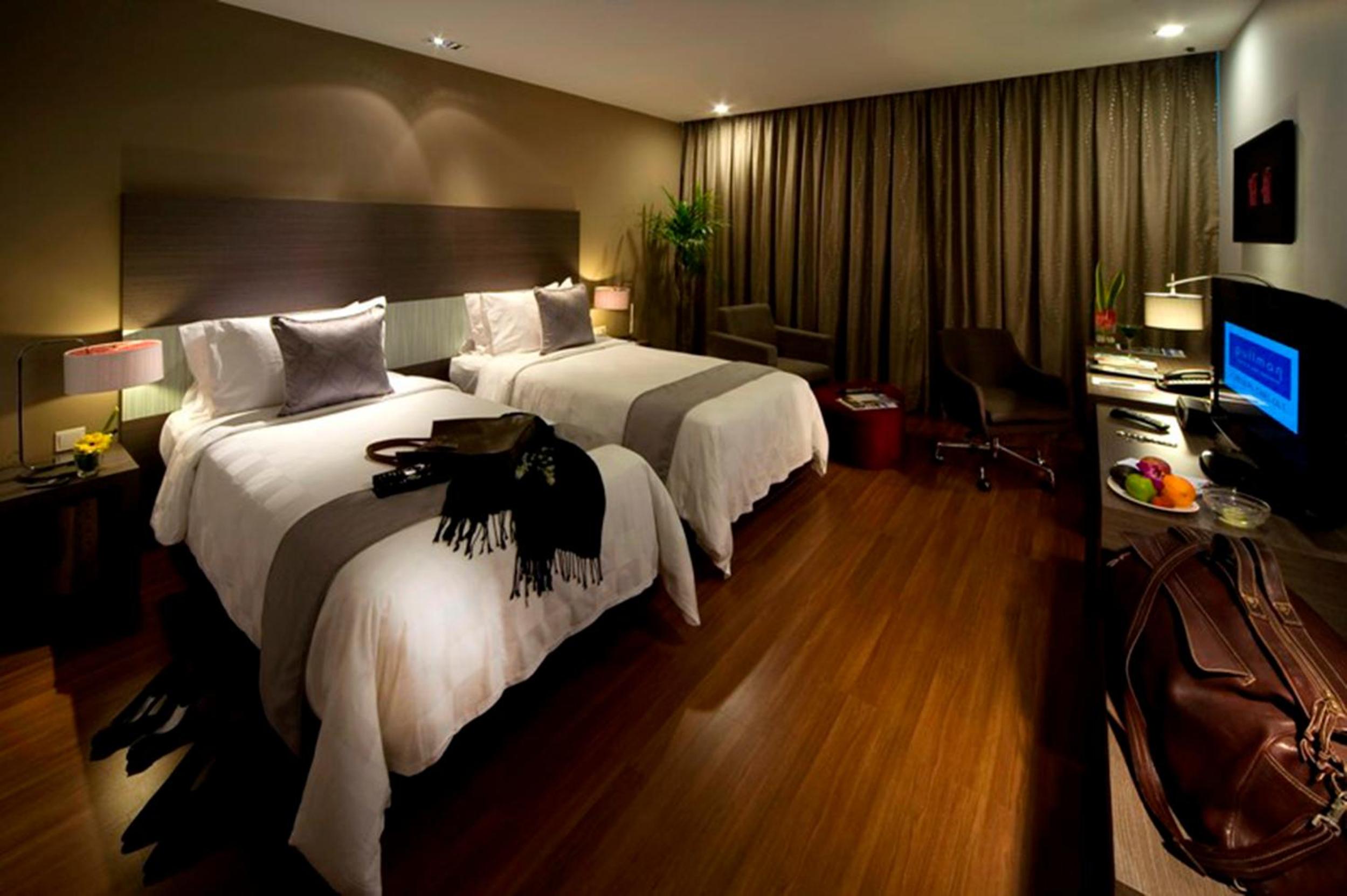 Deluxe Twin Room with Two Single Beds and City View - Photo 3