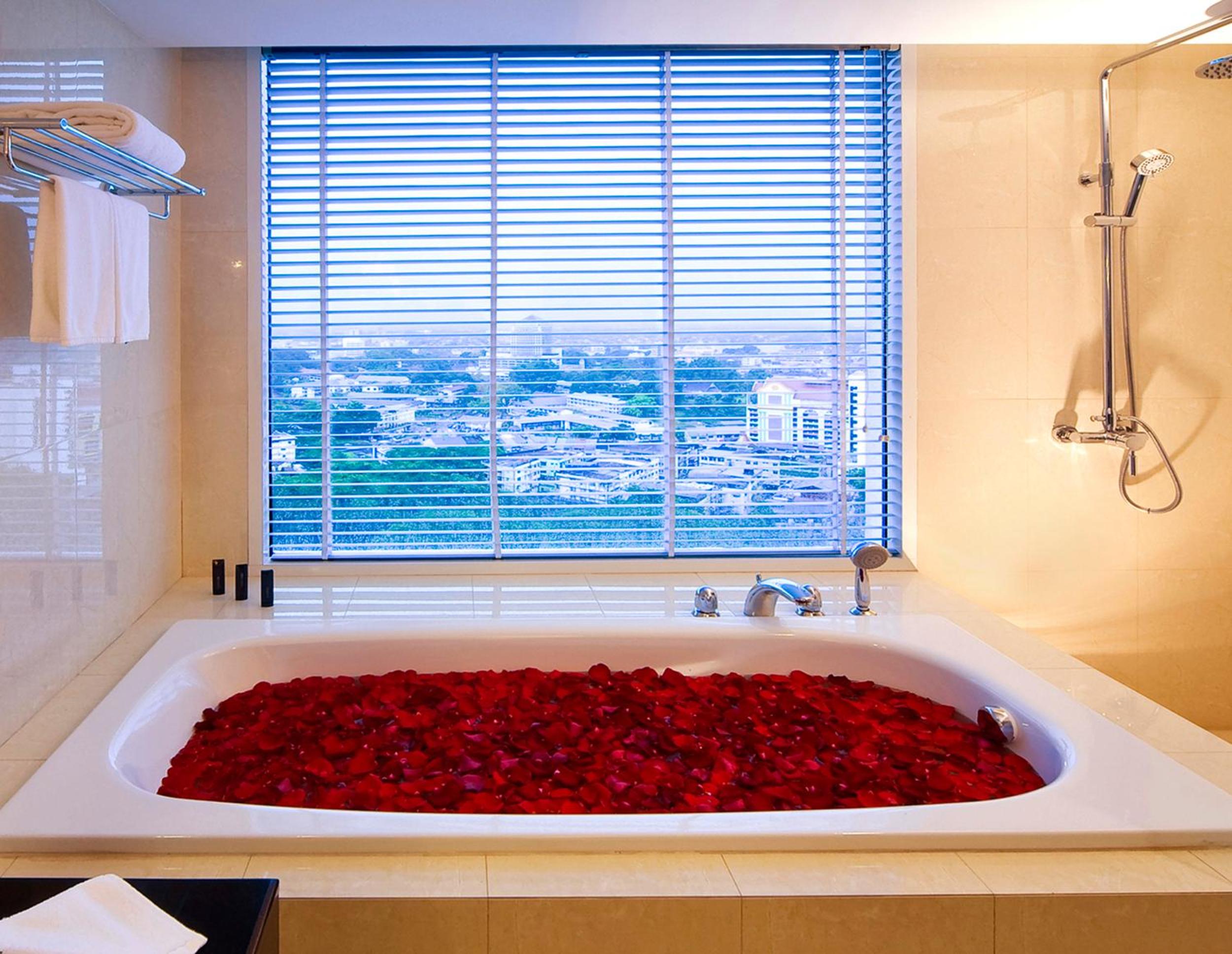 Premium Deluxe Twin Room with River View - Photo 1
