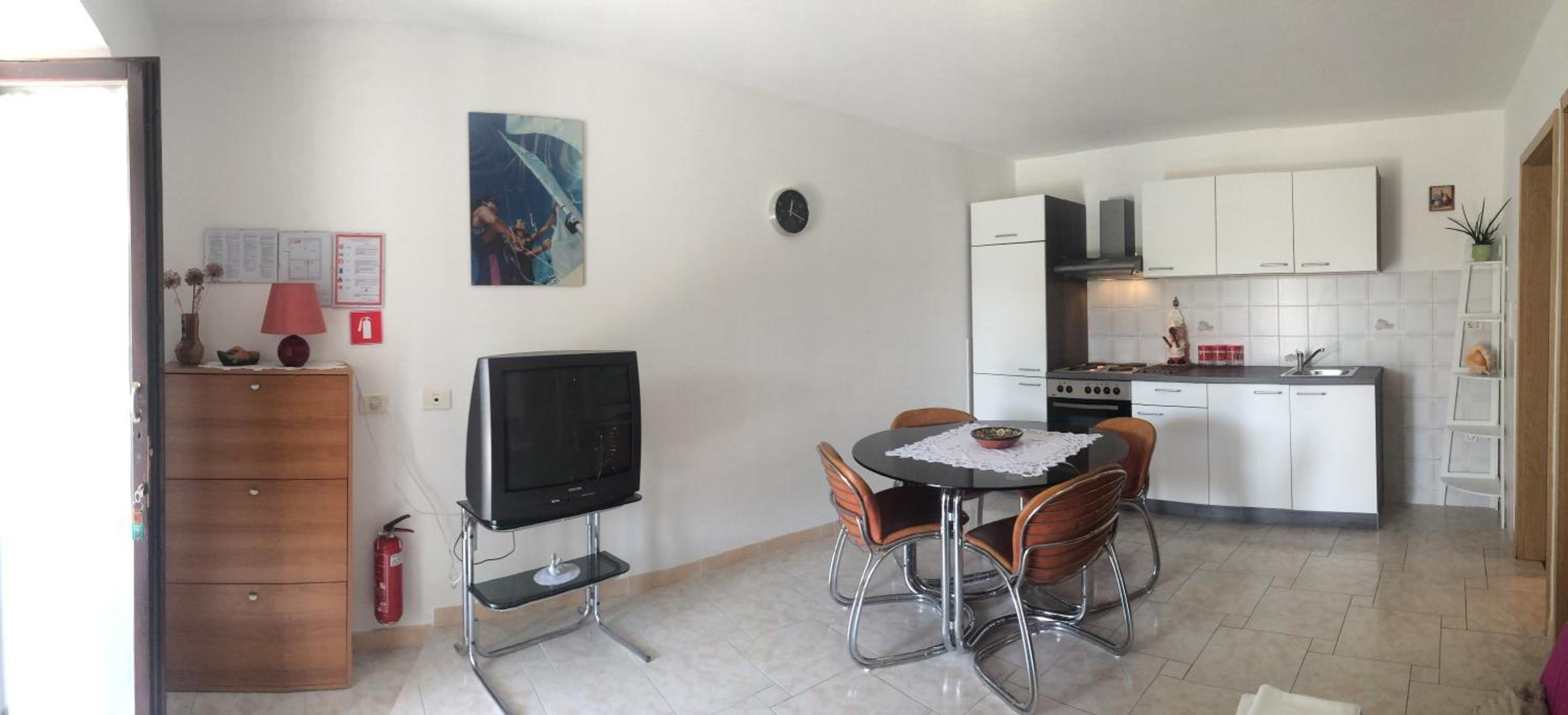 One-Bedroom Apartment photo 2