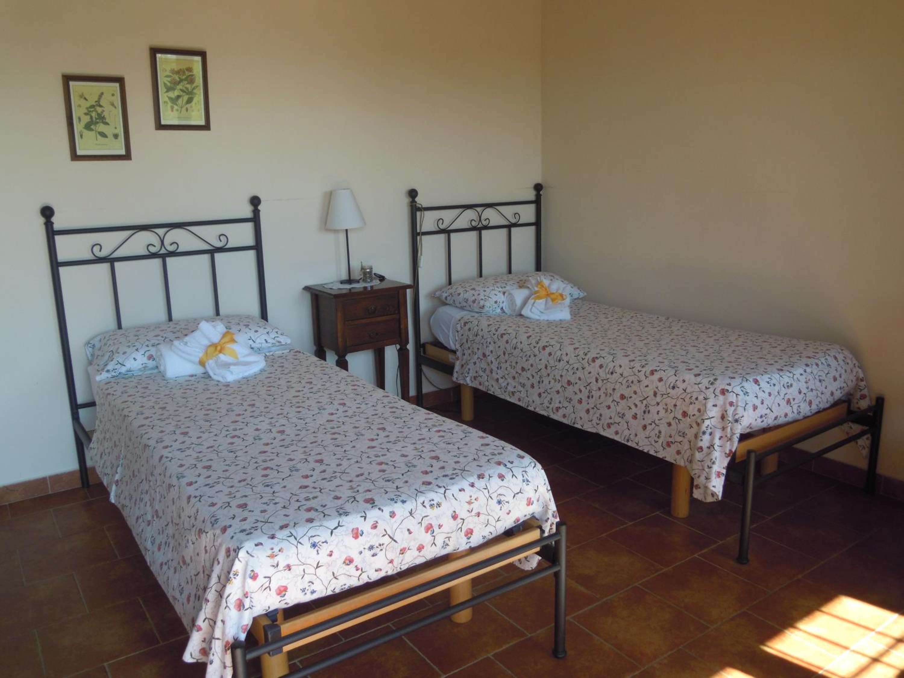 Twin Room with Private Bathroom photo 1