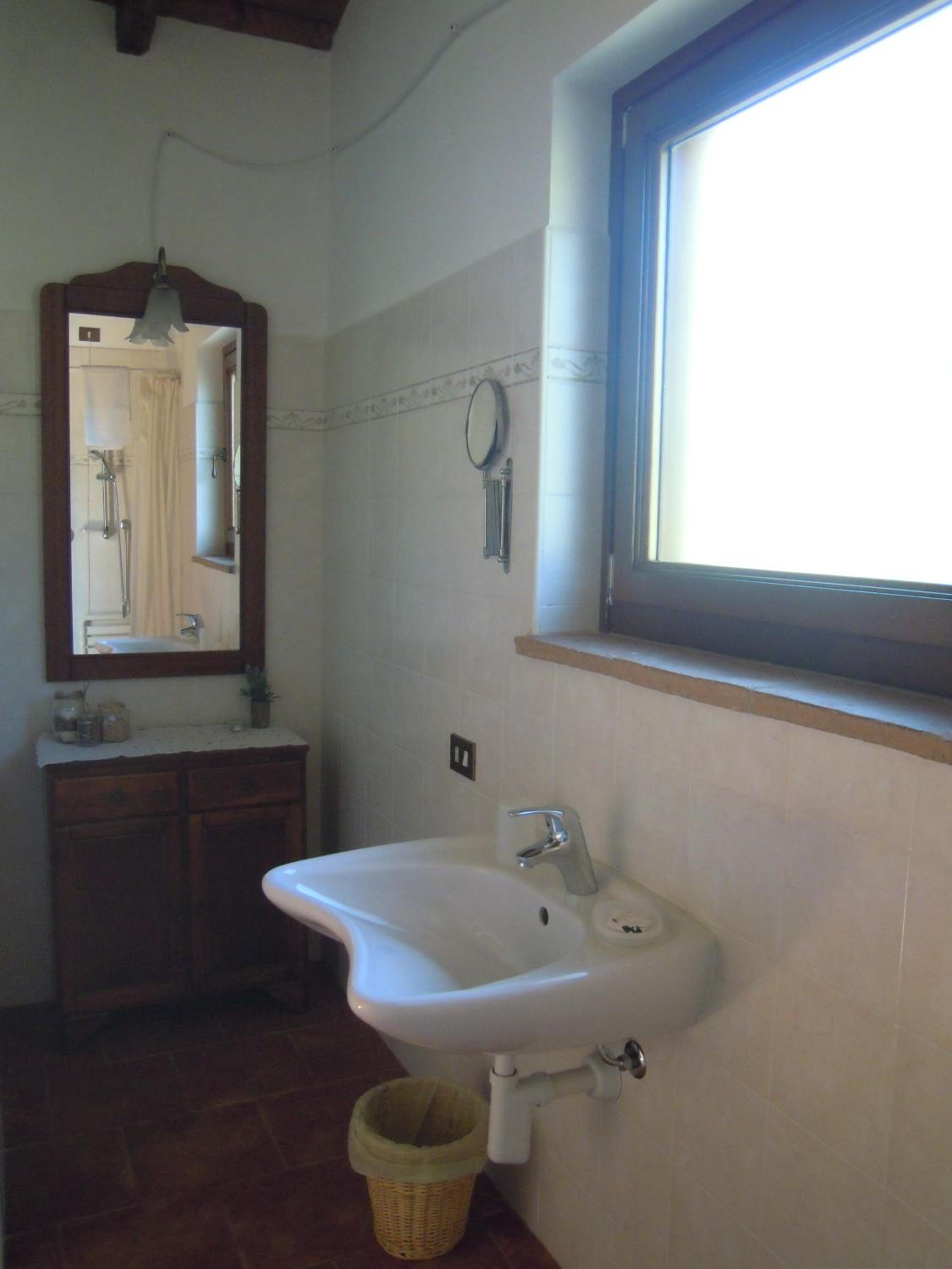 Twin Room - Disability Access photo 2