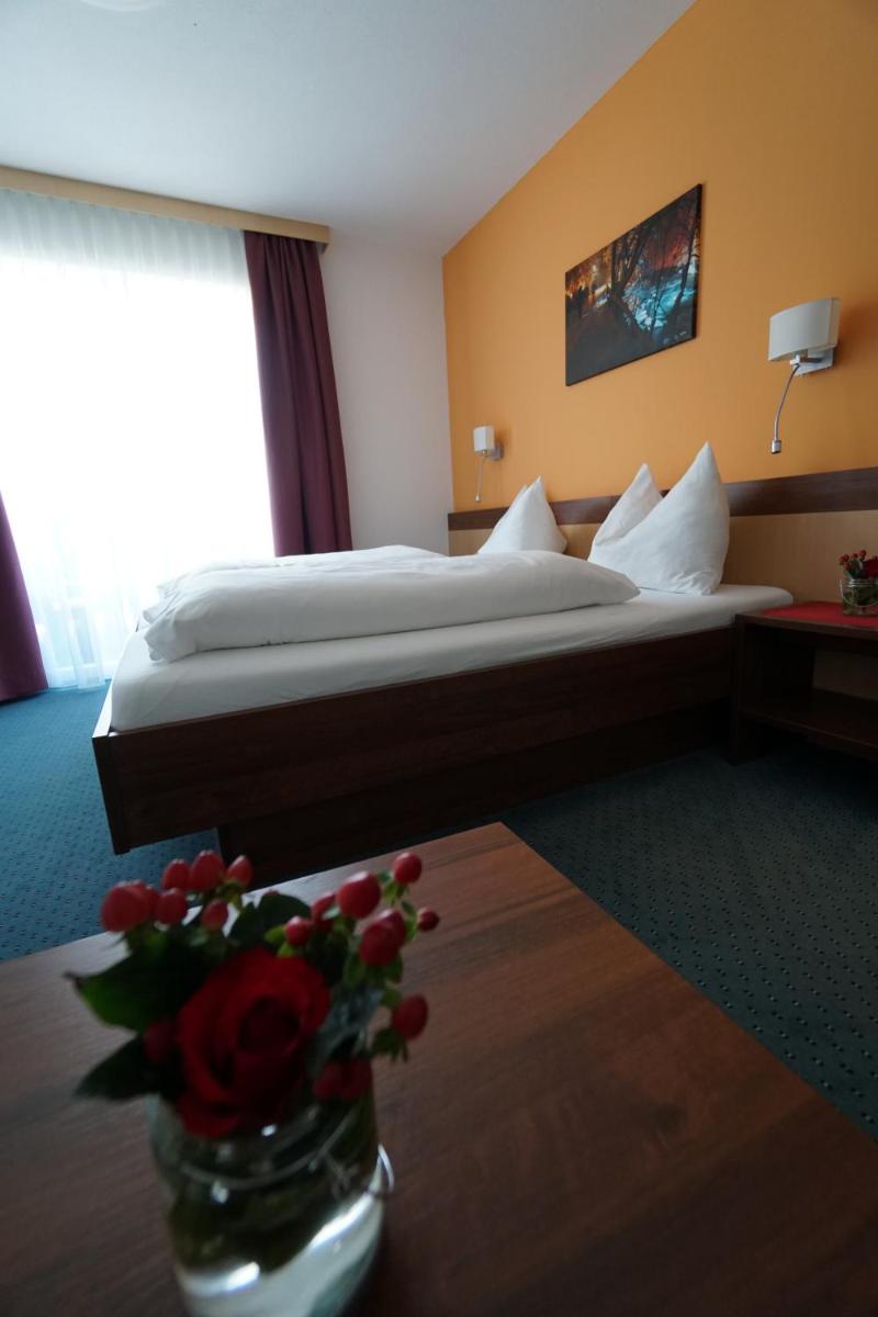 Double Room with Balcony - Photo 1