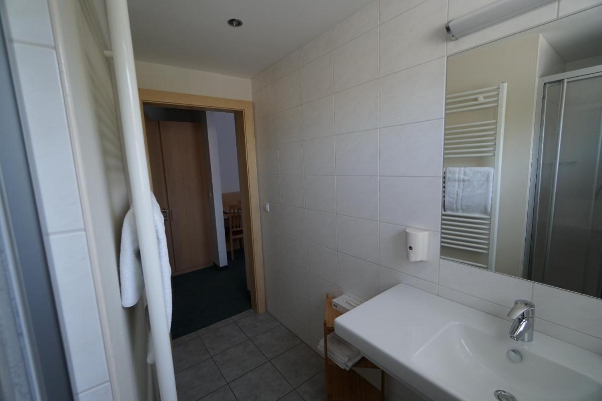 Double Room with Balcony - Photo 4