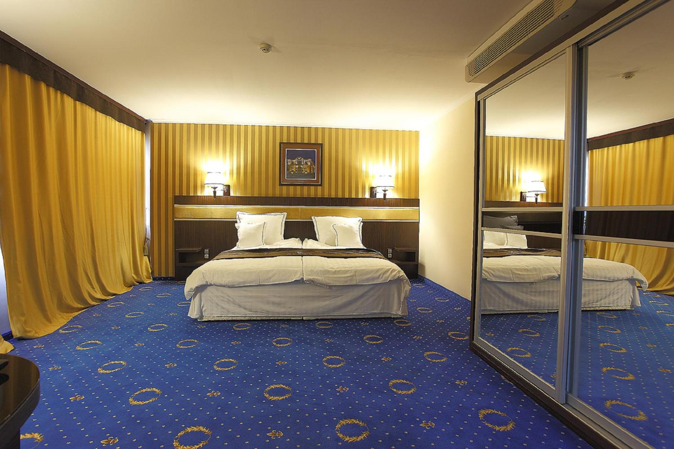 Deluxe Suite - Photo 1