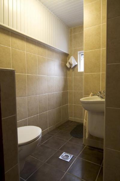 1 Bed in a 14-Bed Dormitory with Bathroom photo 2