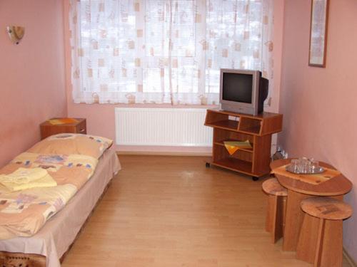 Family Room (3 Adults) - Photo 2