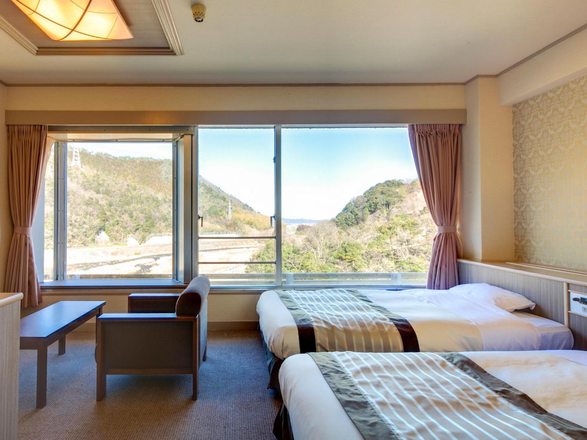 Twin Room - Non-Smoking photo 3
