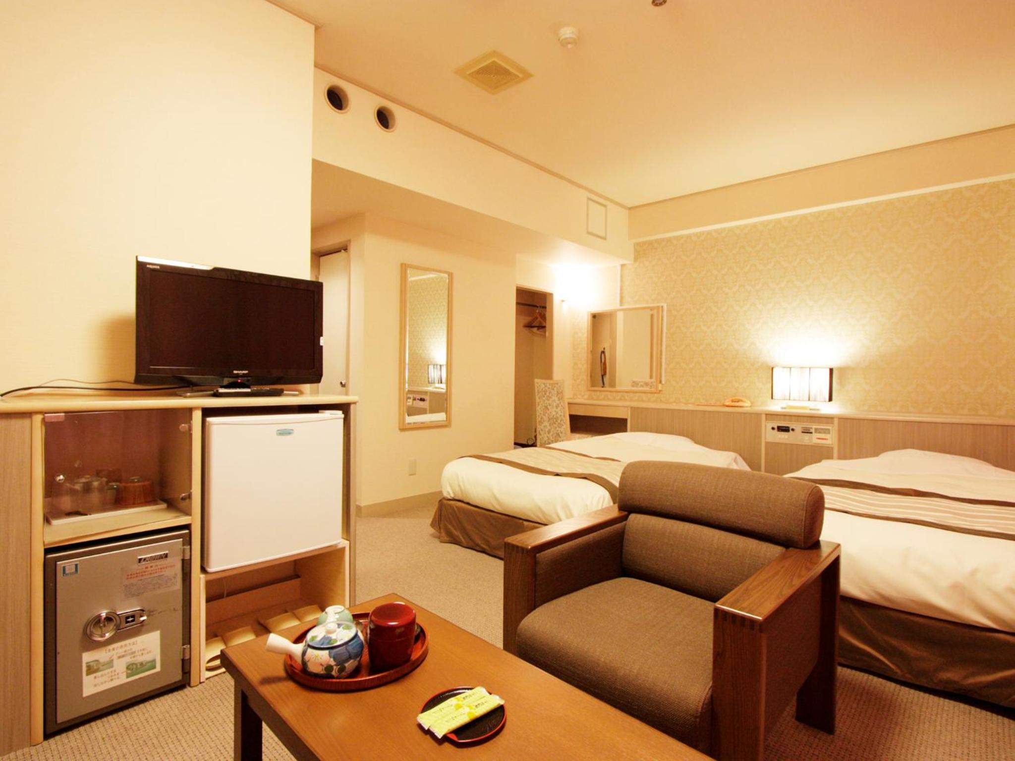 Twin Room - Smoking photo 3
