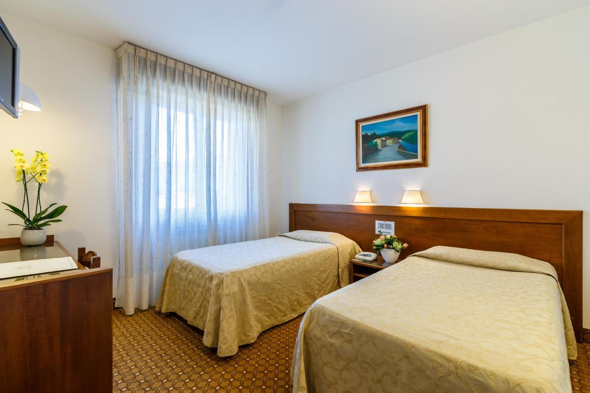 Twin Room - Photo 1