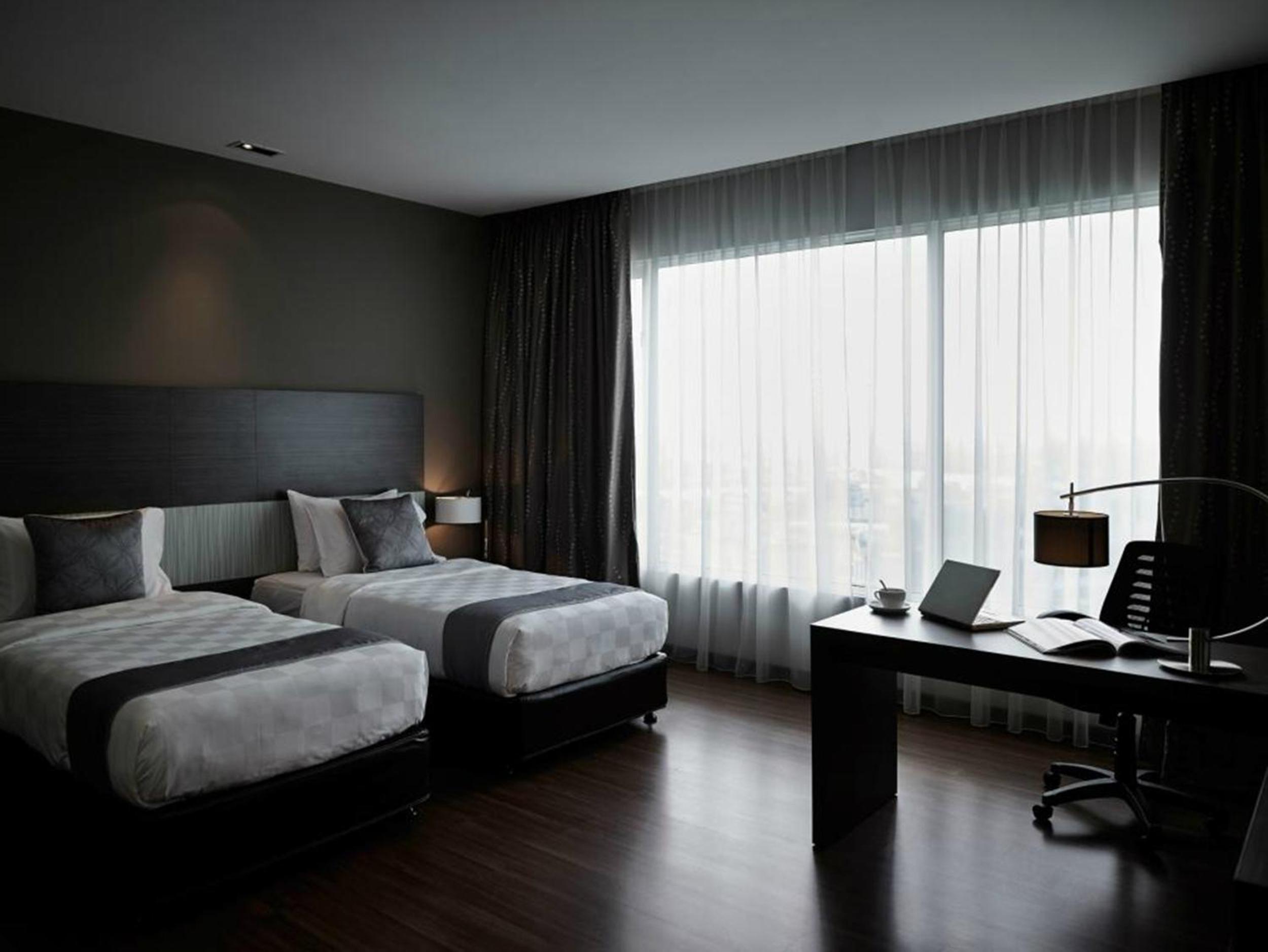 Premium Deluxe Executive Twin Room with Two Single Beds, River View and Lounge Access - Photo 2