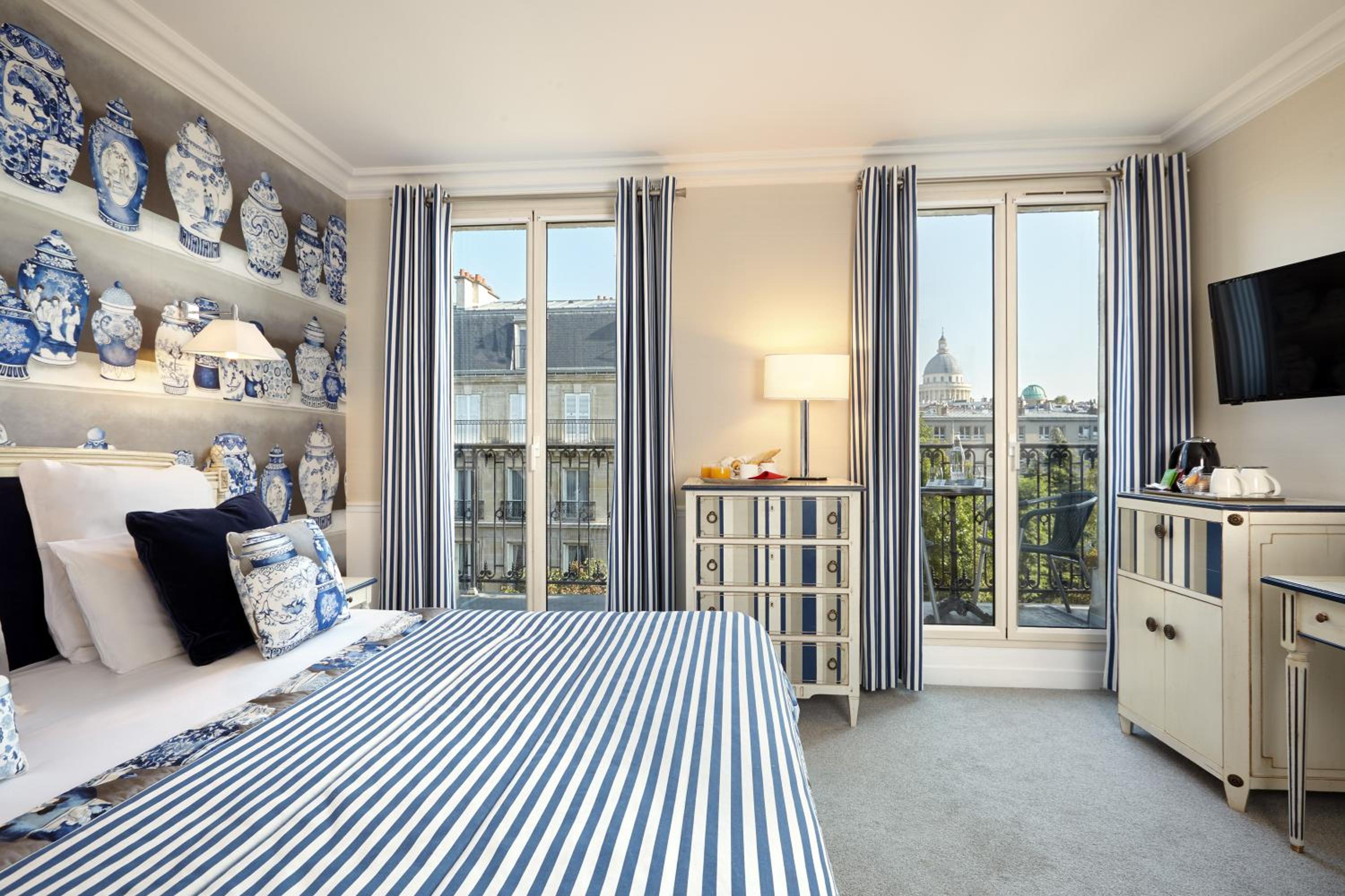 Deluxe Double Room with Balcony photo 1