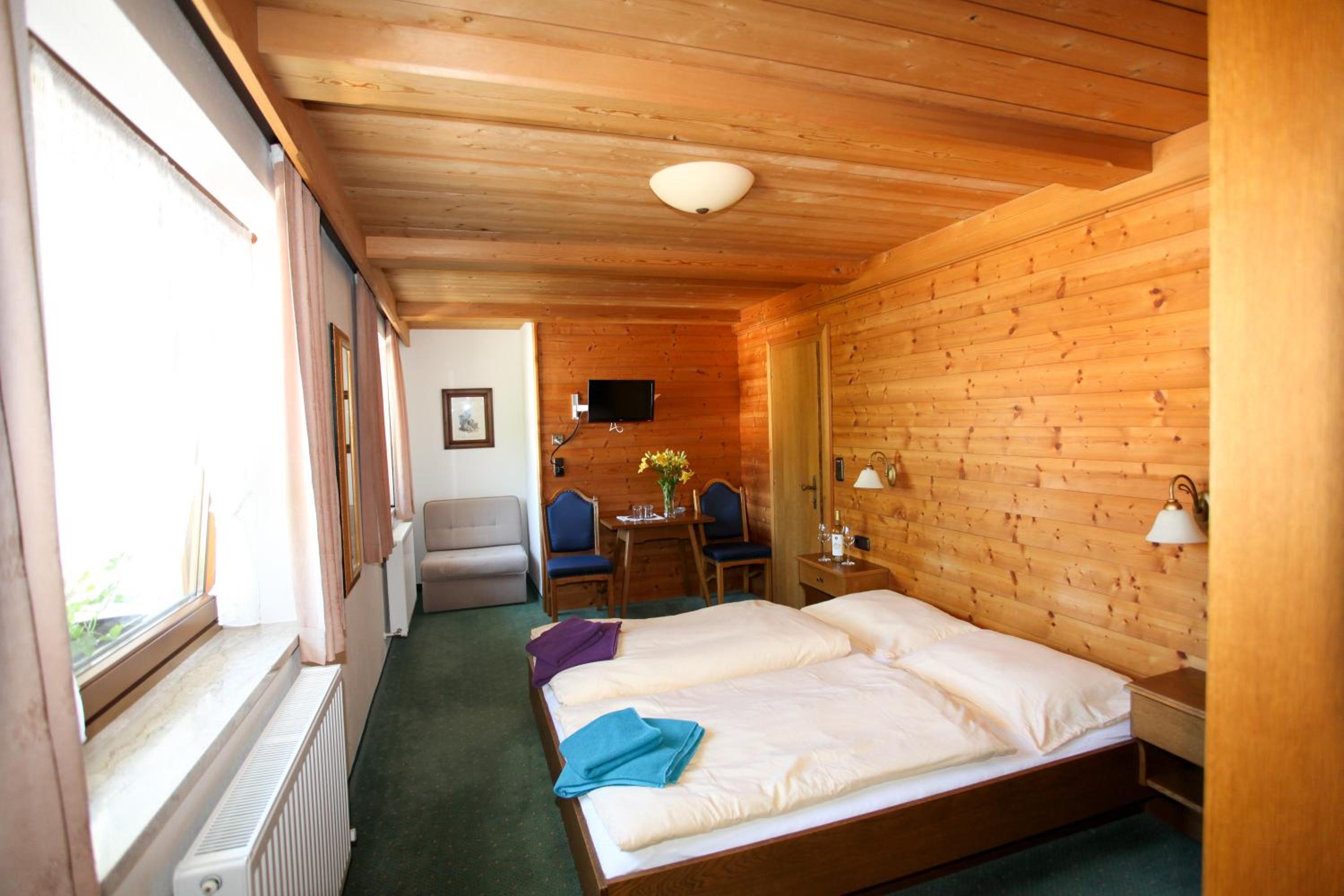 Double Room with Extra Bed photo 3