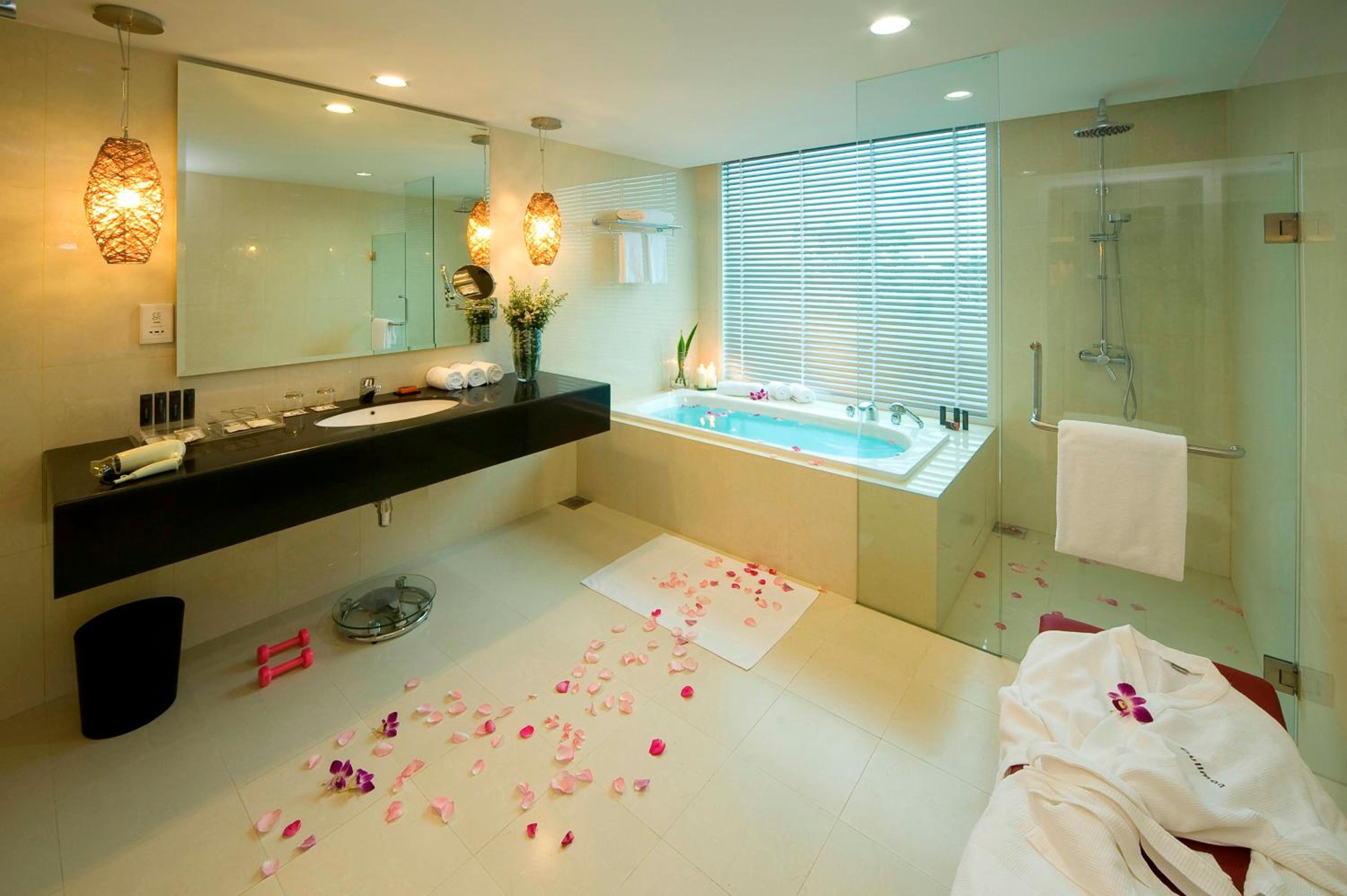 Premium Deluxe Twin Room with River View - Photo 2