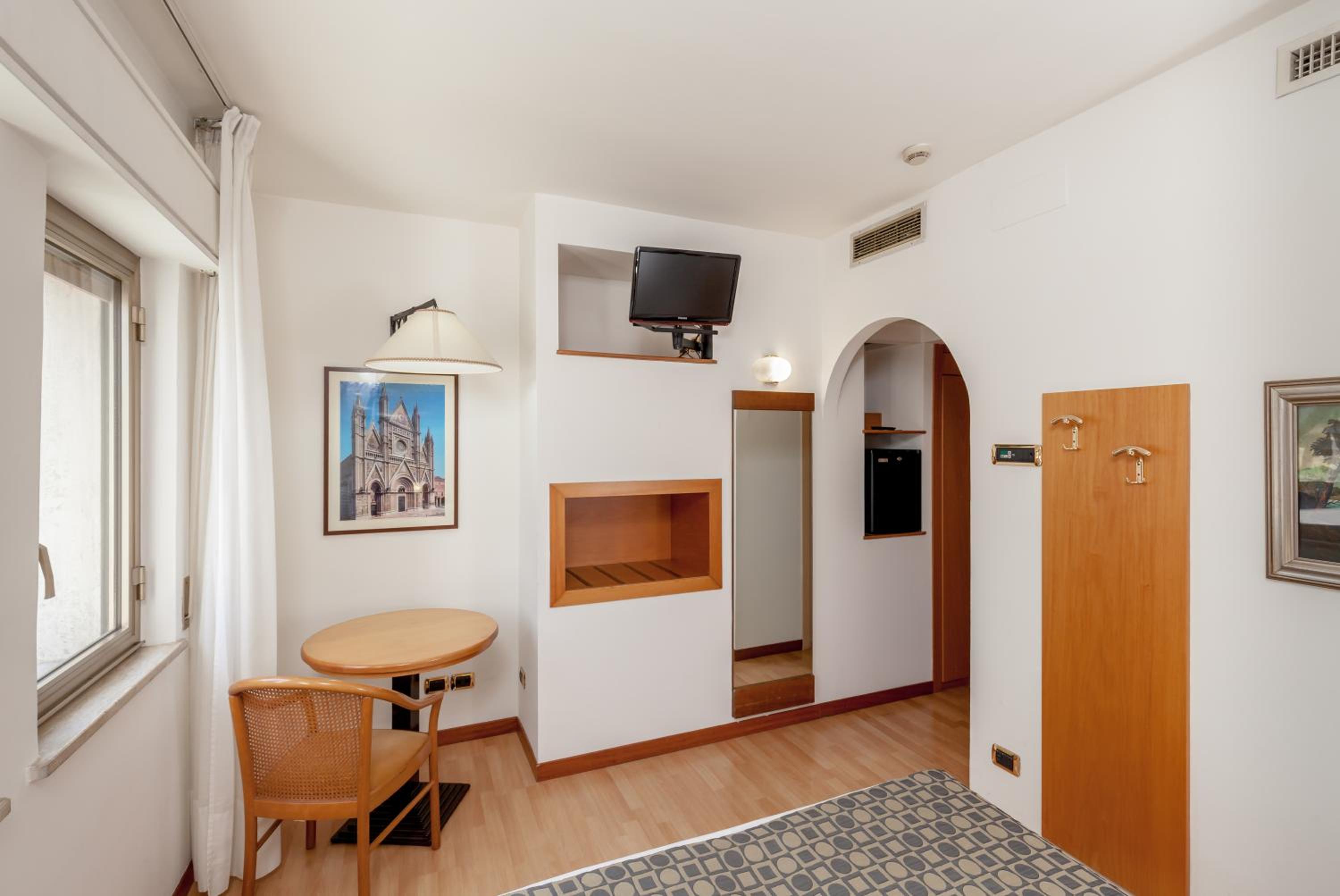 Single Room photo 3