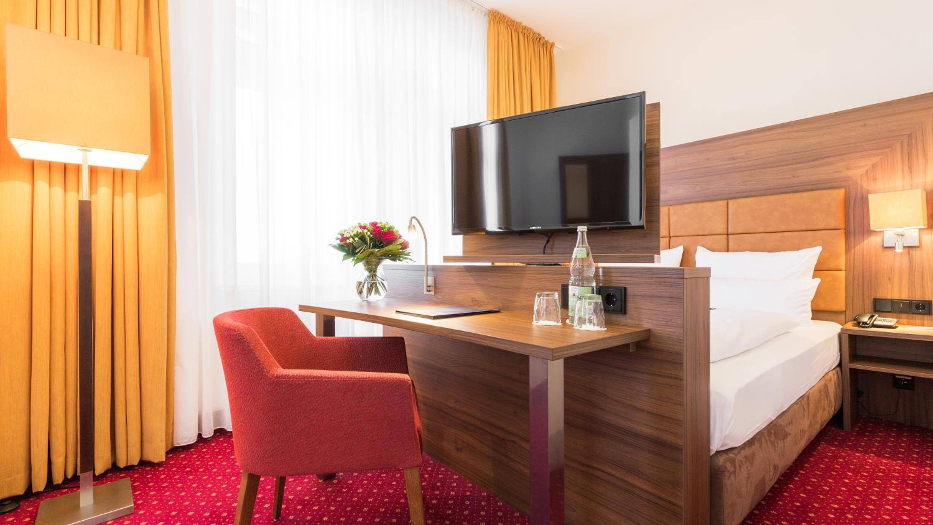 Standard Room with Queen-size Bed - Photo 8