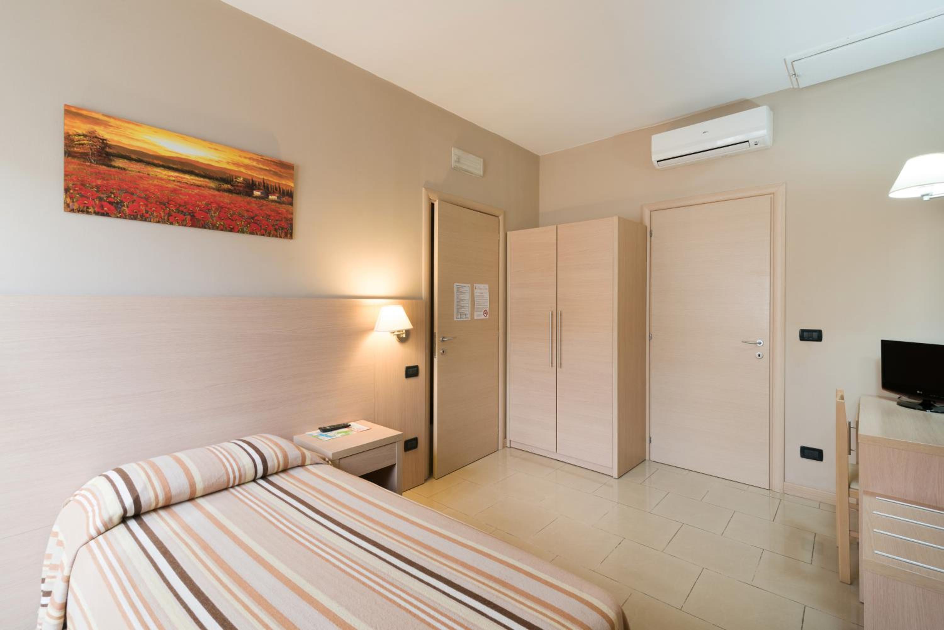 Single Room photo 1